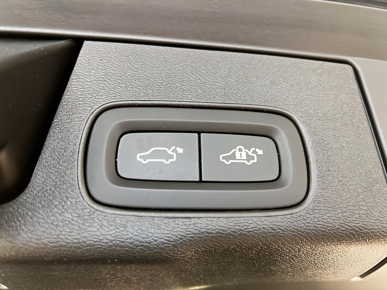 Volvo XC60 B5 PLUS DARK CUIR TOIT PANO NAV 4RM 2024 - image #15