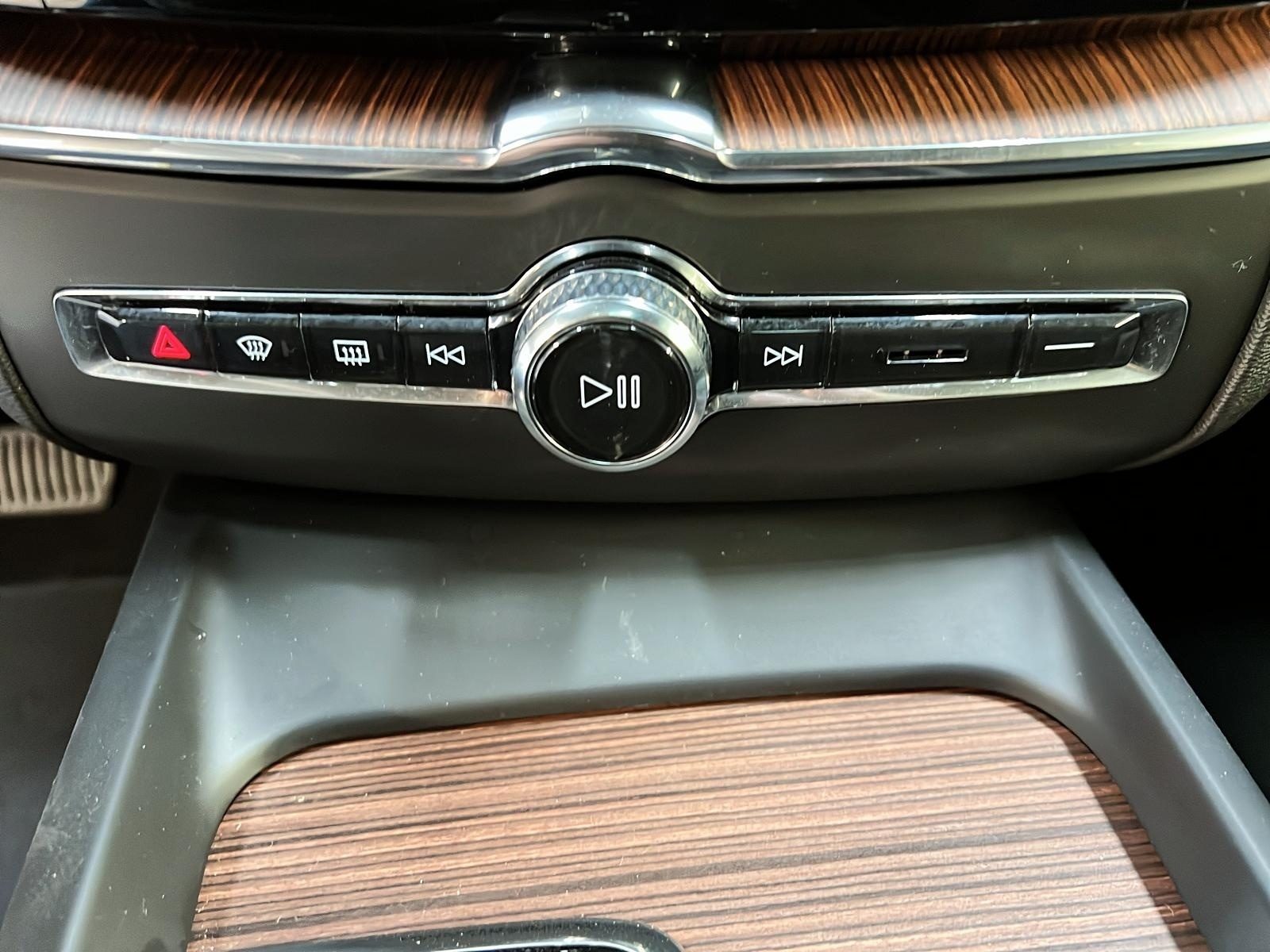 Volvo XC60 B5 PLUS DARK CUIR TOIT PANO NAV 4RM 2024 - image #17