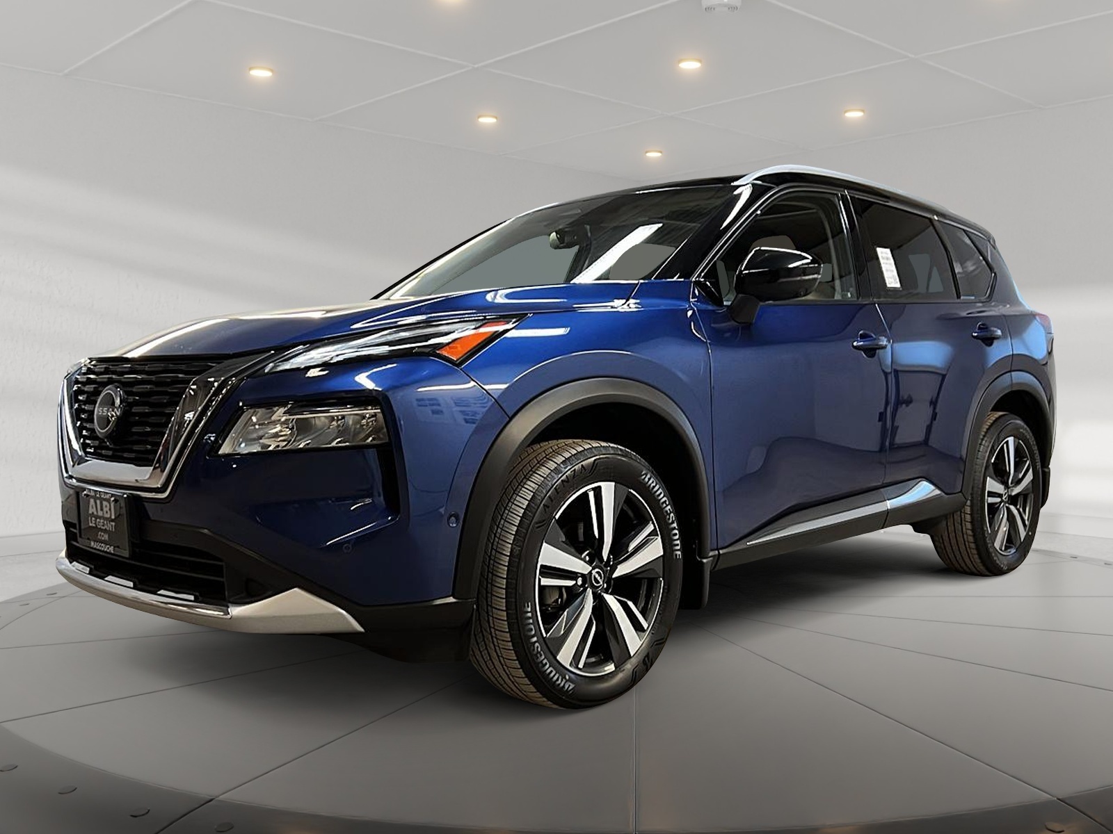 Nissan Rogue PLATINUM CUIR TOIT PANO NAV 4RM 2023 - image #1