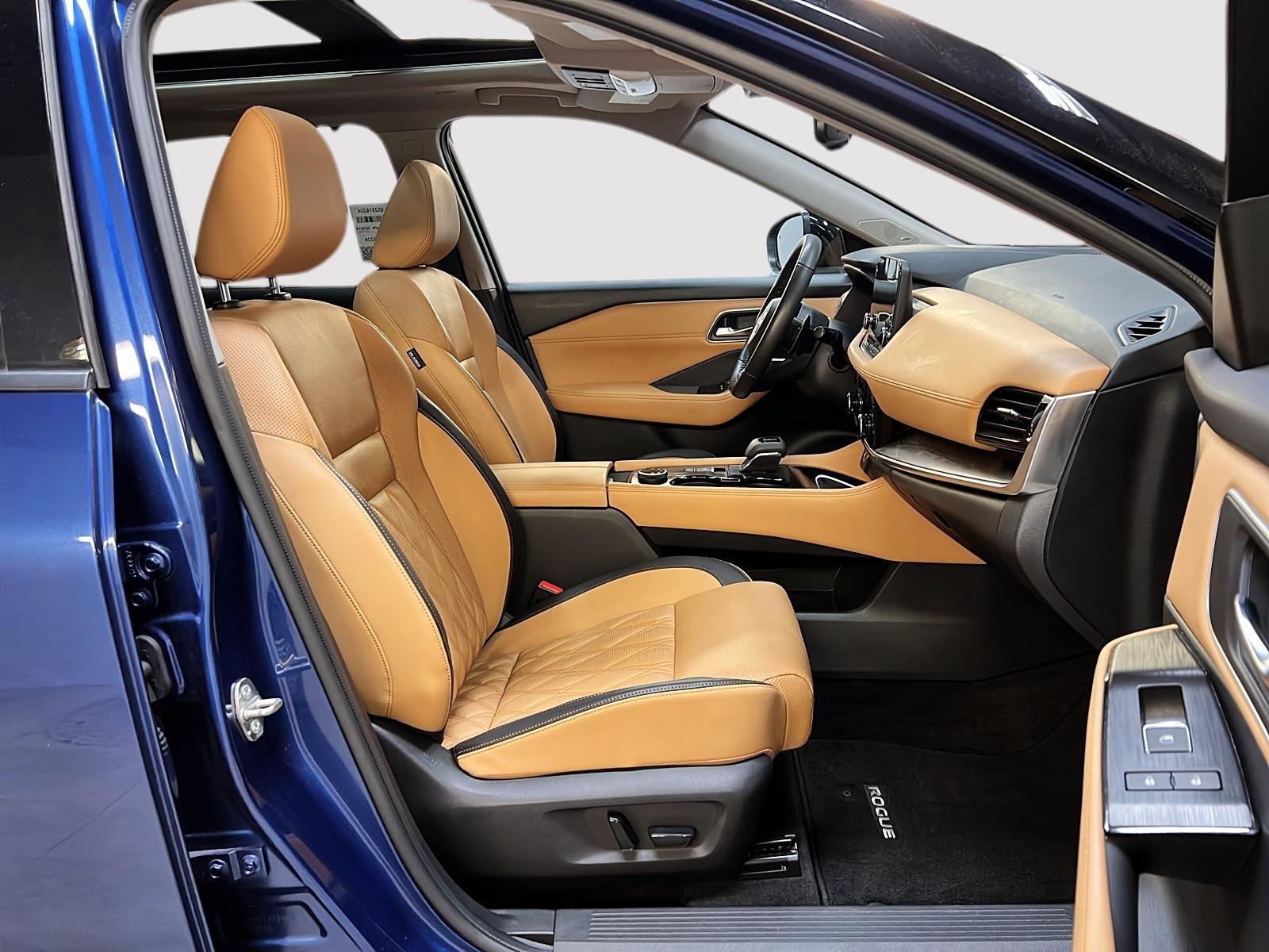 Nissan Rogue PLATINUM CUIR TOIT PANO NAV 4RM 2023 - image #8