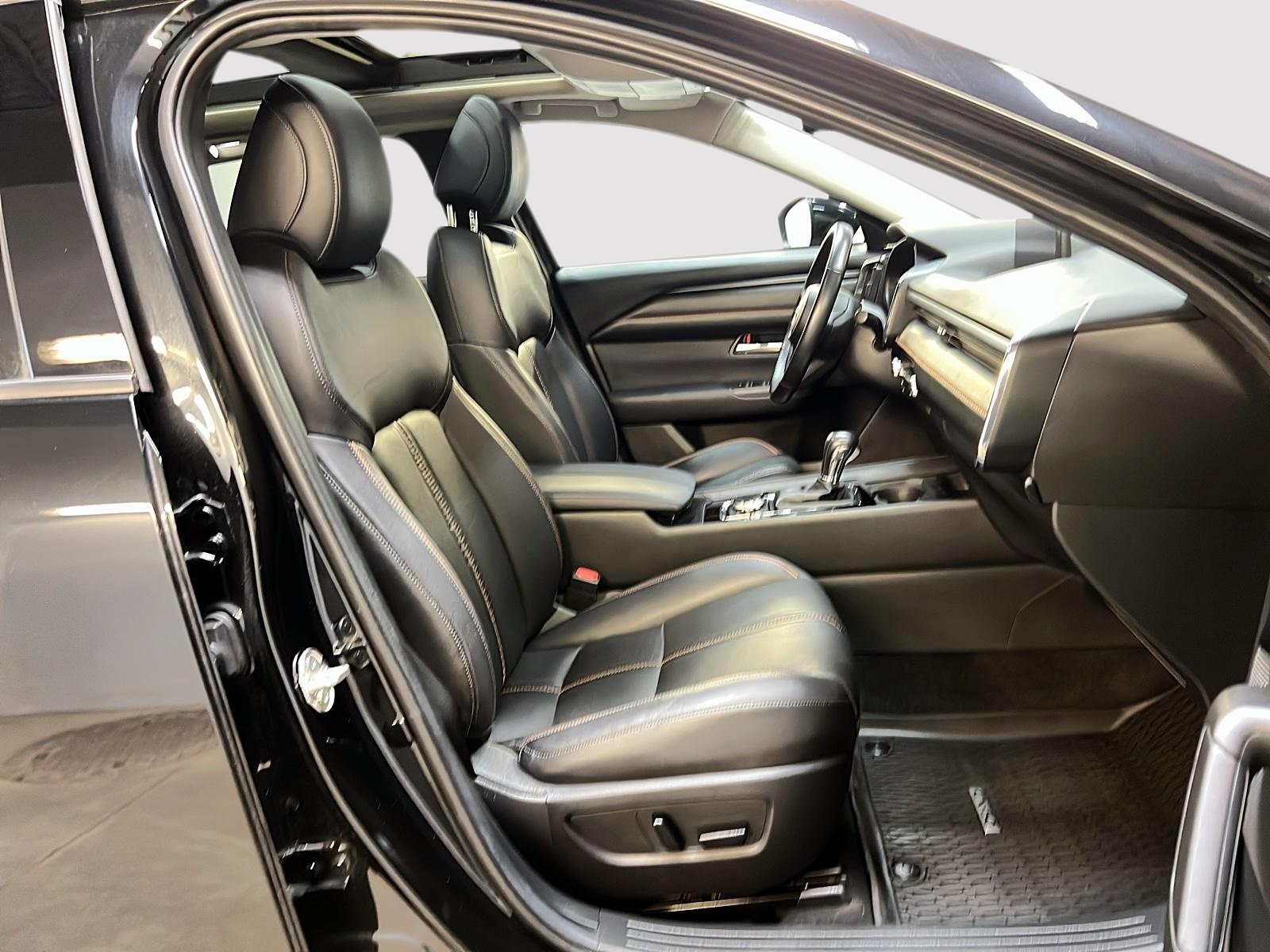 Mazda CX-50 GT CUIR TOIT PANO NAV 4RM 2023 - image #8