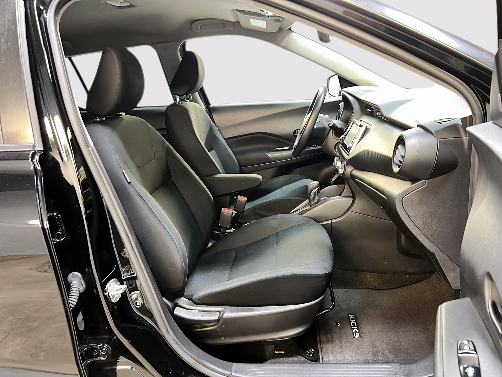 Nissan Kicks S 2023 - image #8