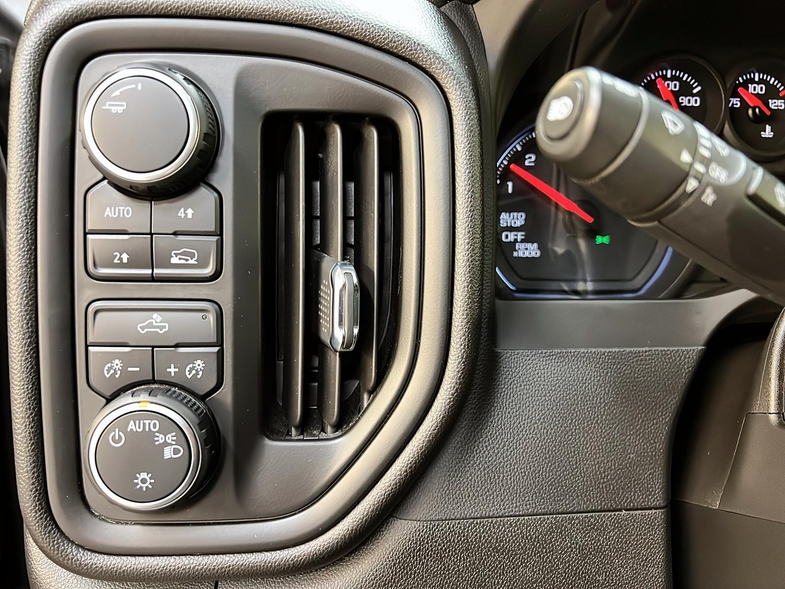 Chevrolet Silverado 1500 2023 - Image #18