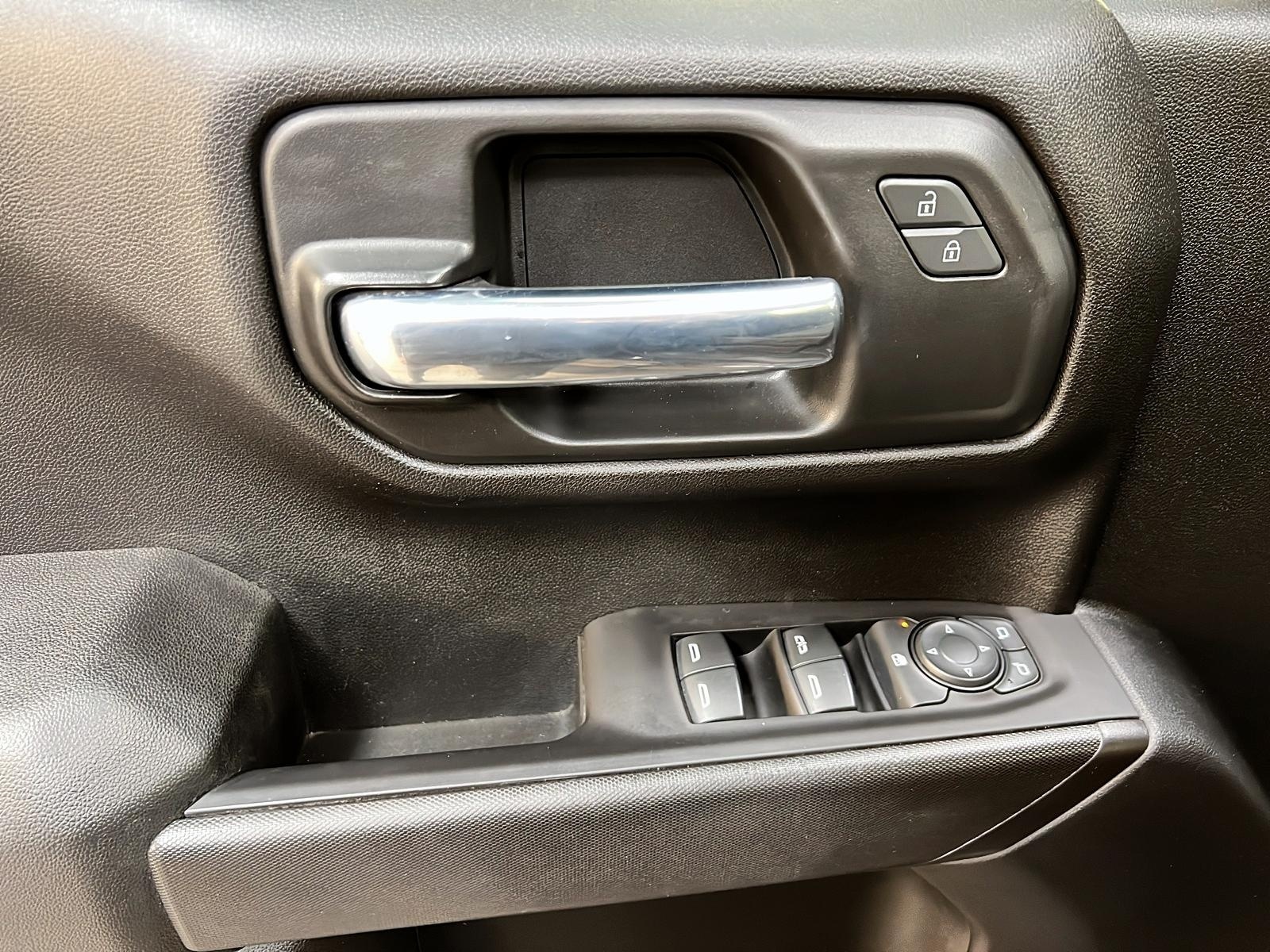 Chevrolet Silverado 1500 2023 - Image #19