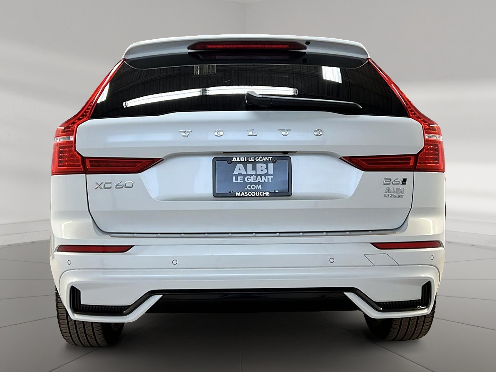 Volvo XC60 B6 ULTIMATE CUIR TOIT PANO NAV 4RM 2023 - image #5