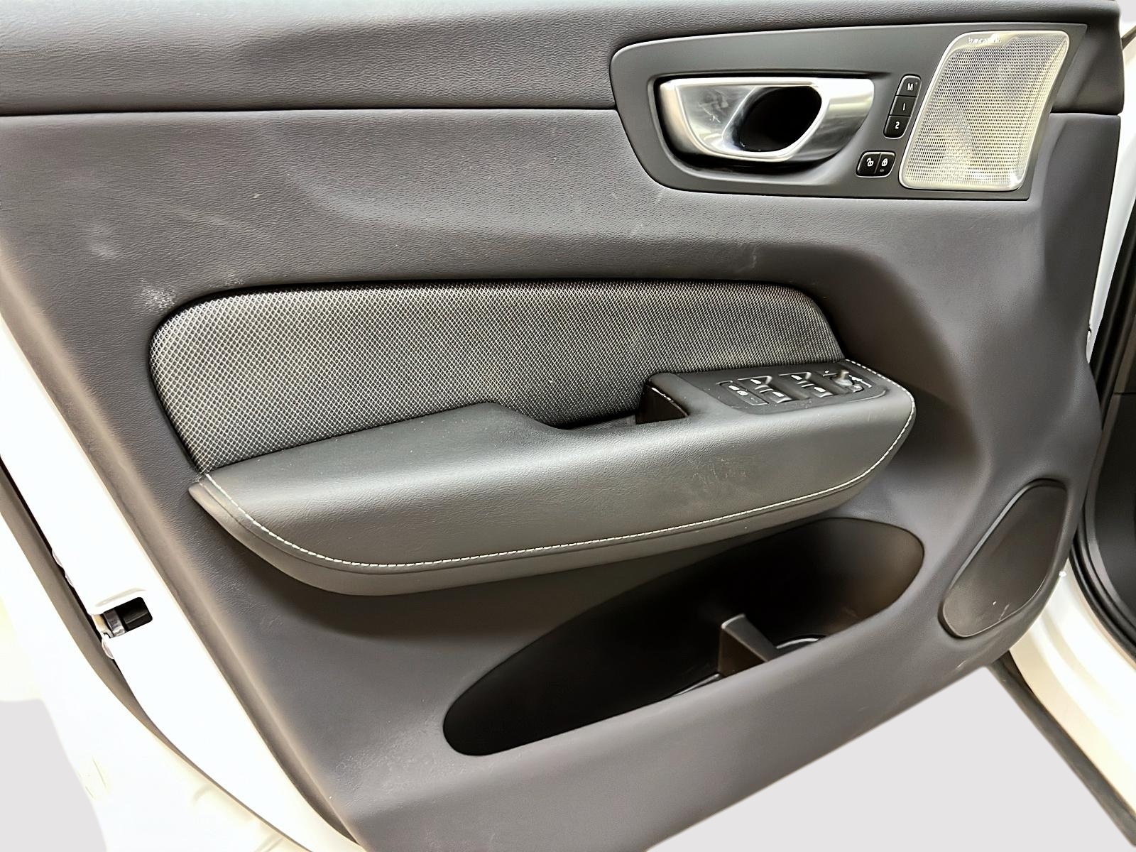 Volvo XC60 2023 - Image #25