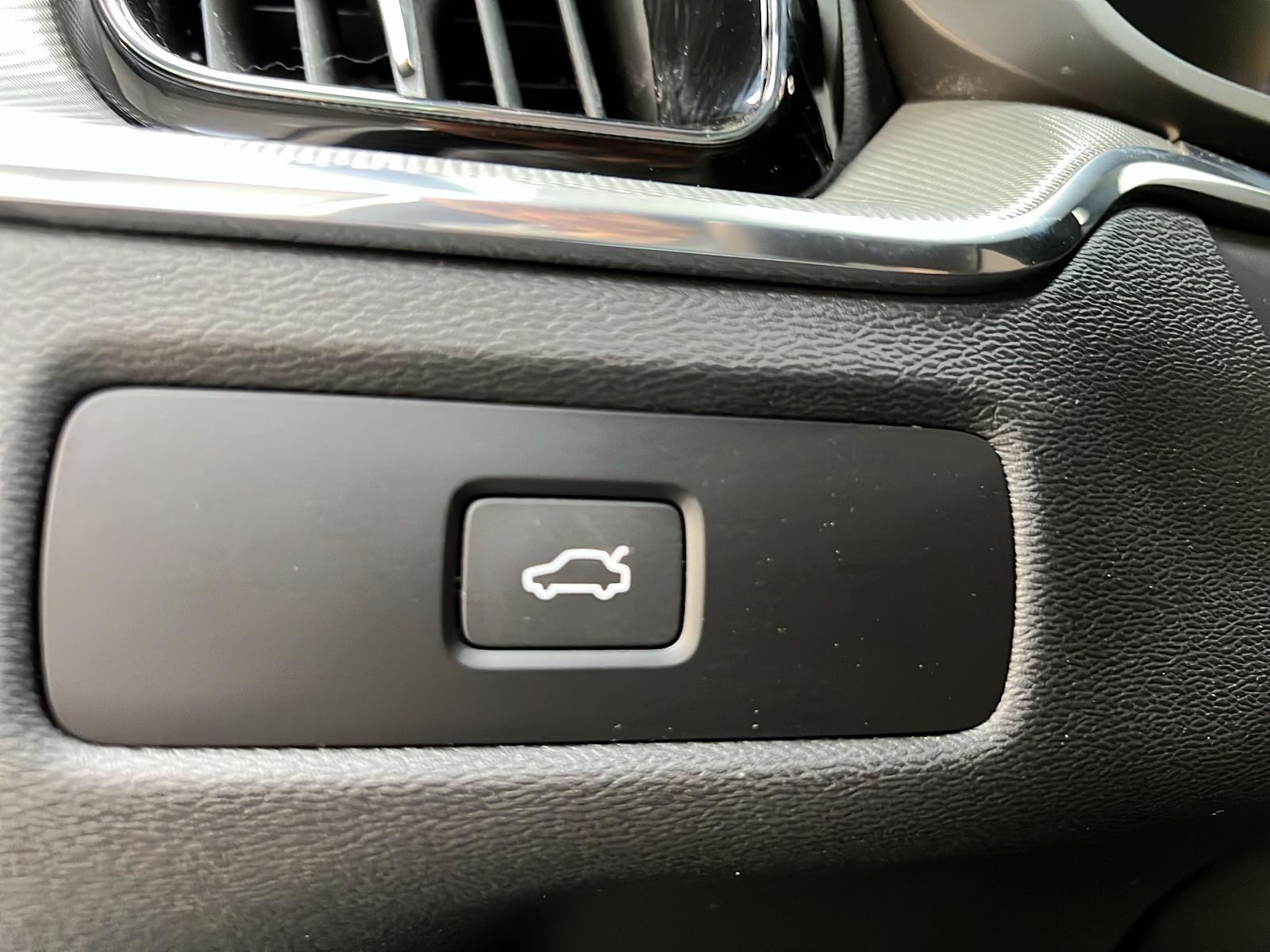 Volvo XC60 2023 - Image #23