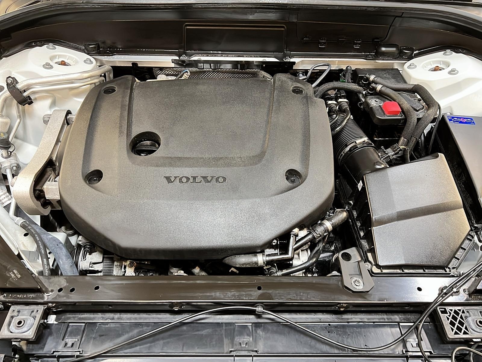 Volvo XC60 B6 ULTIMATE CUIR TOIT PANO NAV 4RM 2023 - image #13