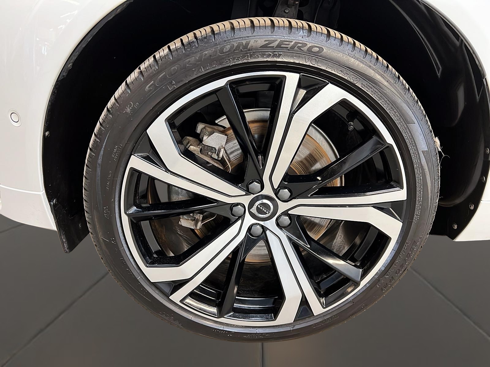 Volvo XC60 B6 ULTIMATE CUIR TOIT PANO NAV 4RM 2023 - image #31