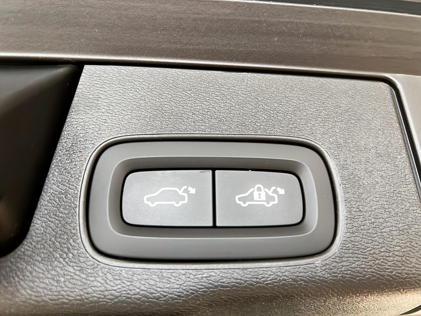 Volvo XC60 2023 - Image #15
