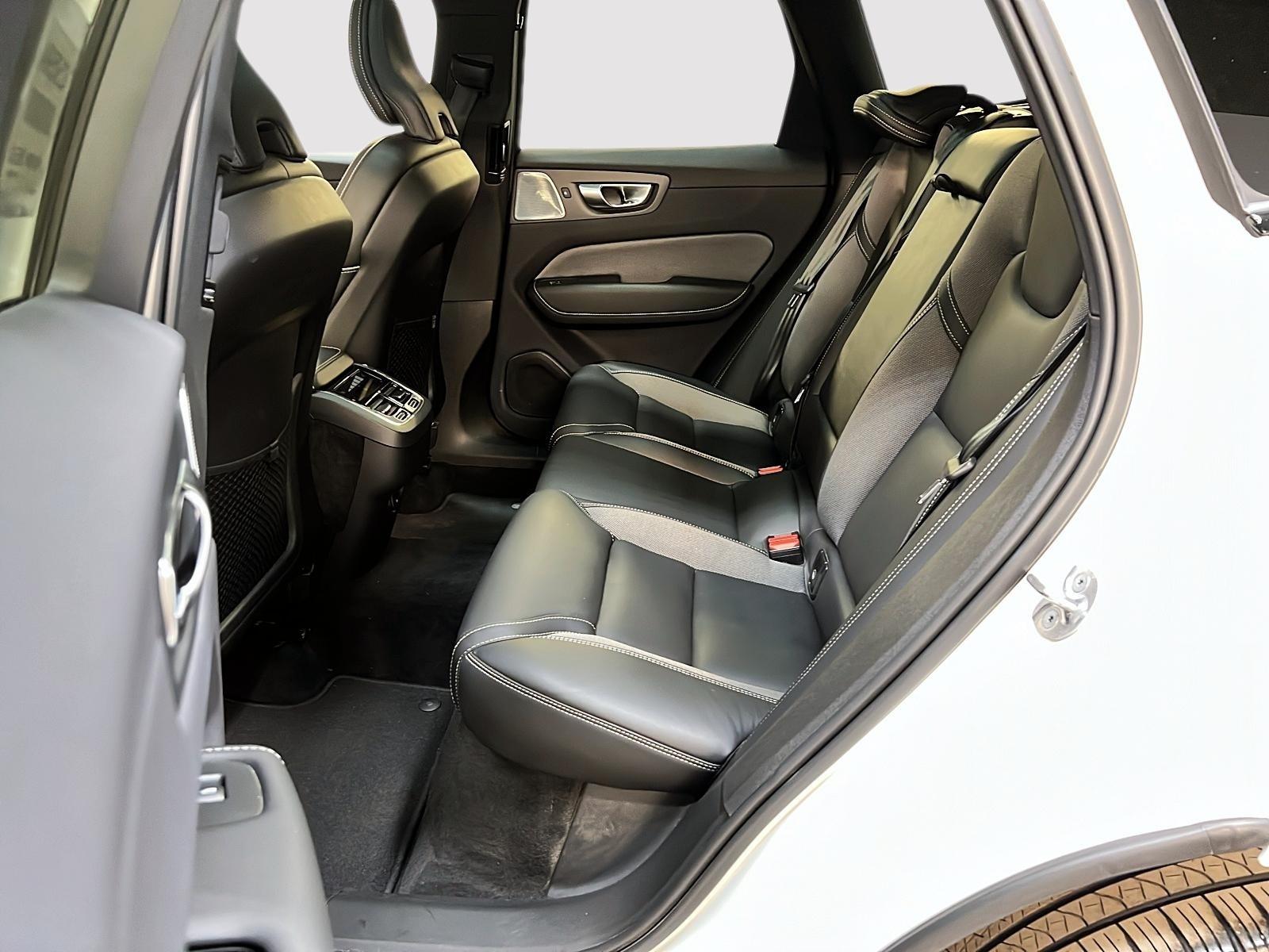 Volvo XC60 2023 - Image #9