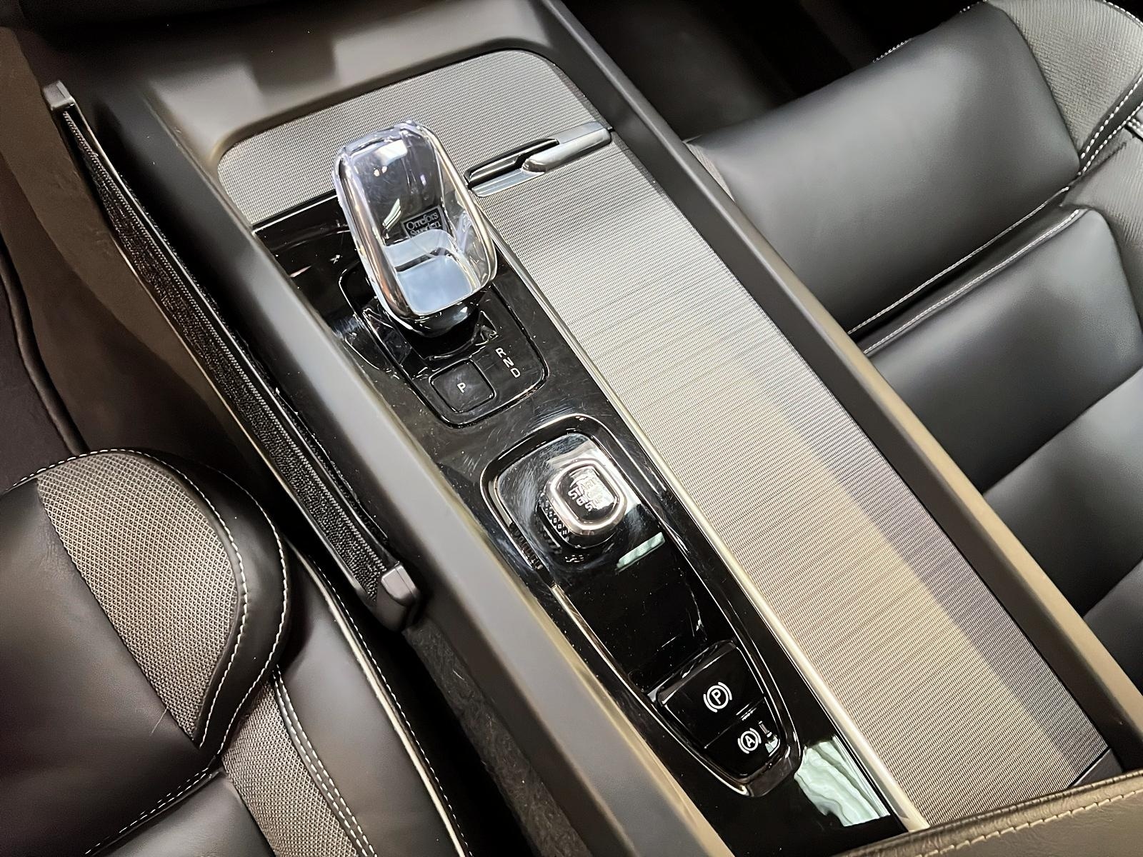 Volvo XC60 B6 ULTIMATE CUIR TOIT PANO NAV 4RM 2023 - image #16