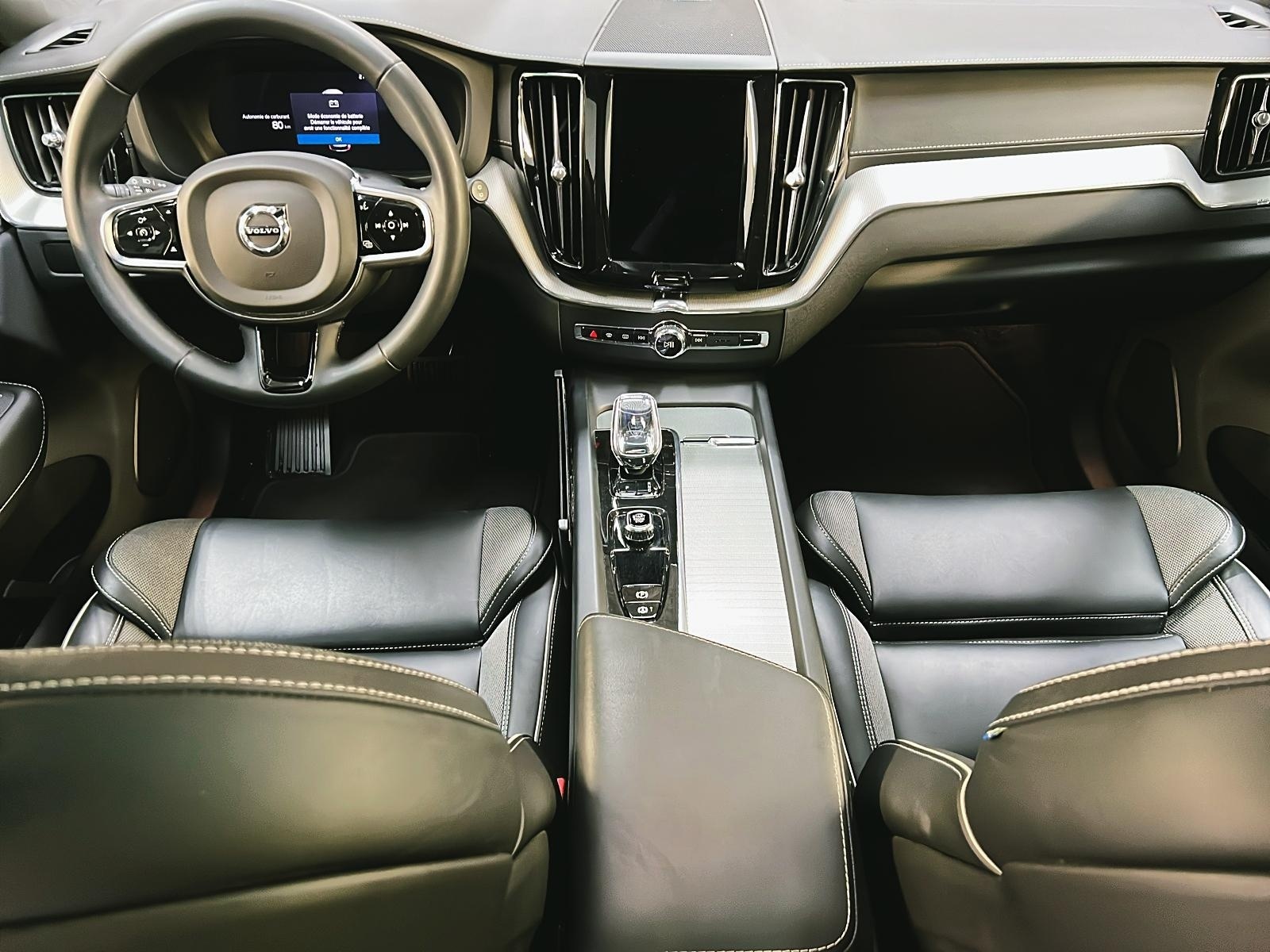 Volvo XC60 B6 ULTIMATE CUIR TOIT PANO NAV 4RM 2023 - image #12