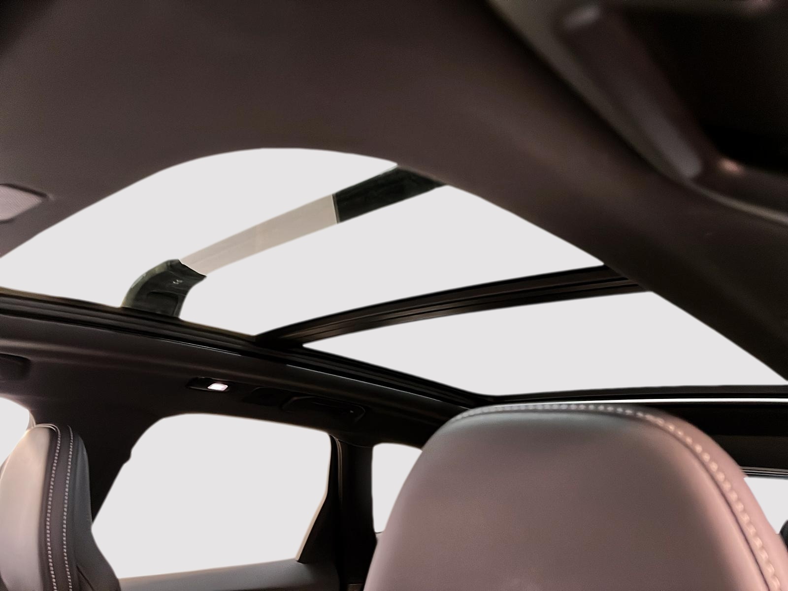 Volvo XC60 B6 ULTIMATE CUIR TOIT PANO NAV 4RM 2023 - image #10