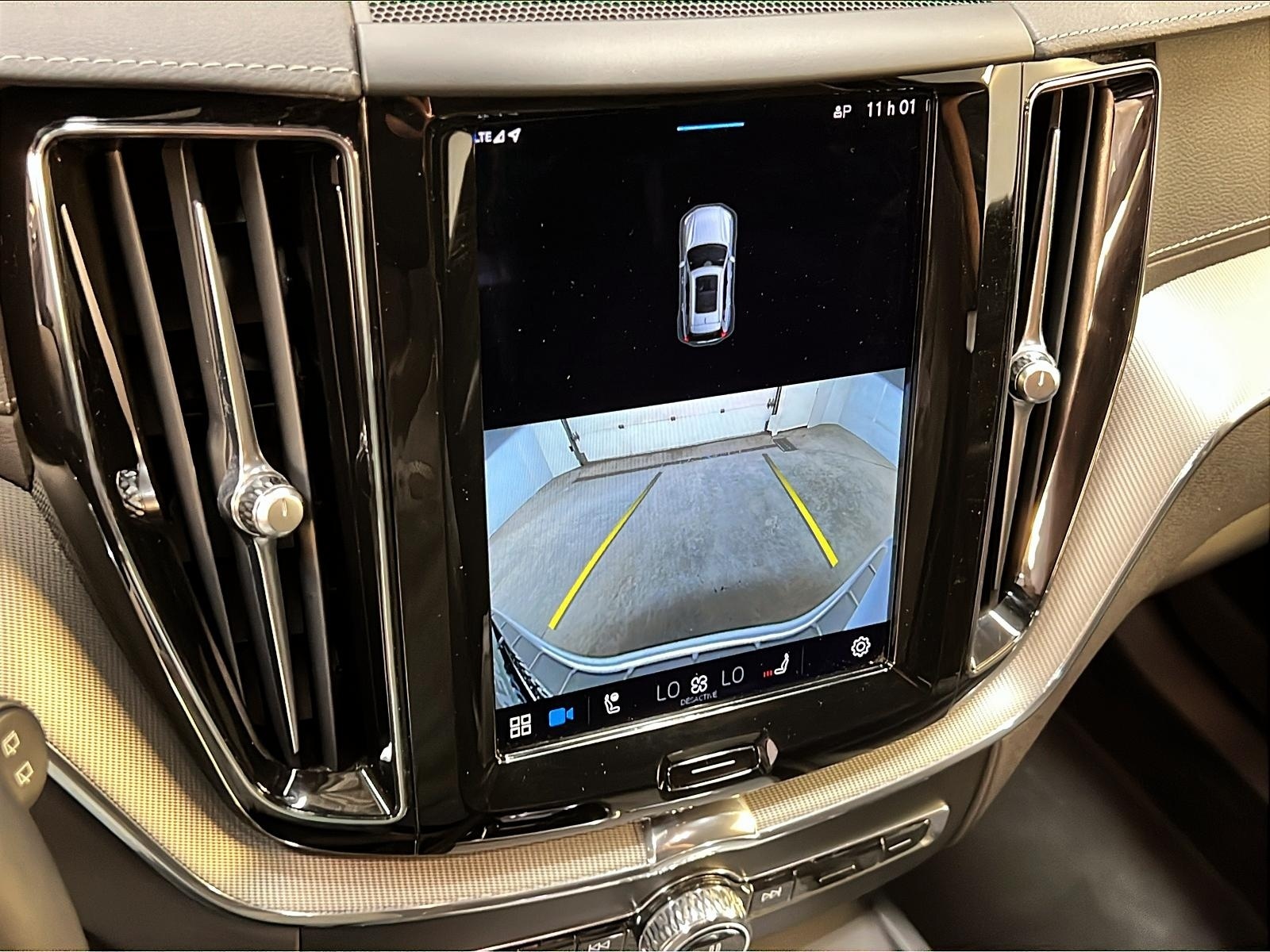 Volvo XC60 2023 - Image #18