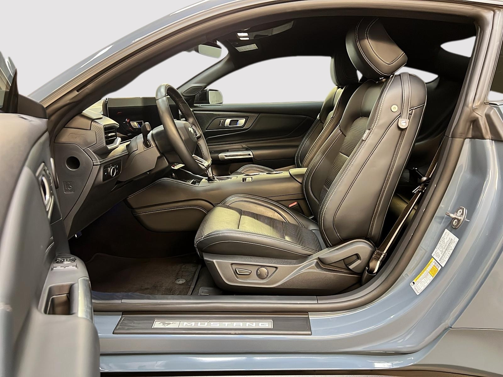 Ford Mustang ECOBOOST COUPE PREMIUM ENSEMBLE PONY CUIR NAV 2024 - image #7