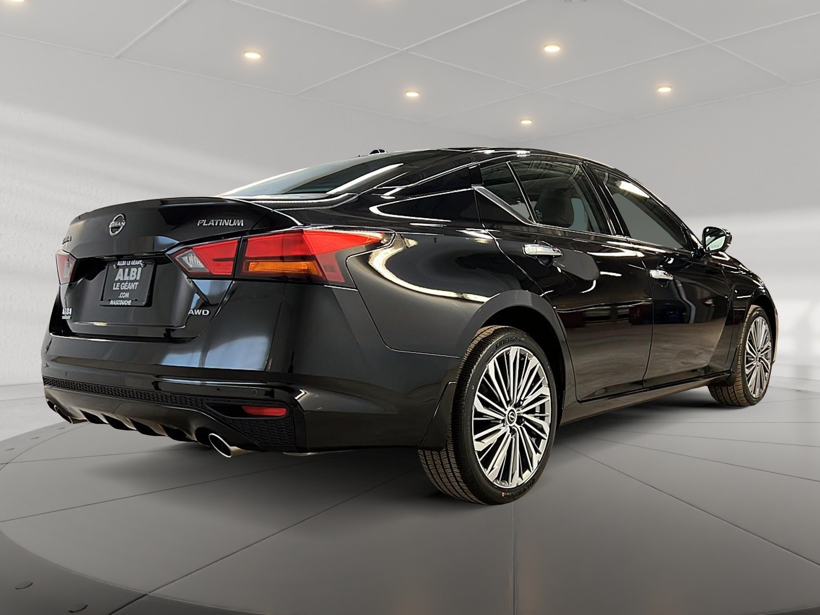 Nissan Altima PLATINUM CUIR TOIT NAV 4RM 2024 - image #4