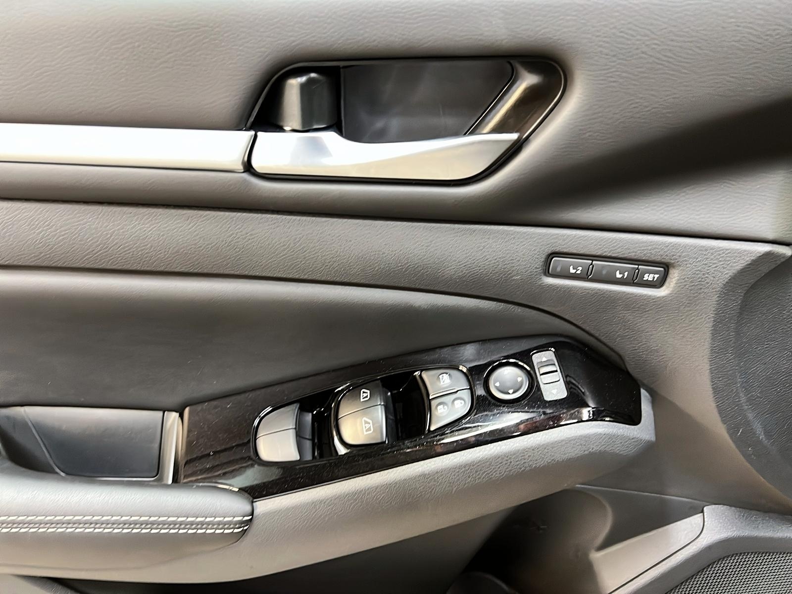 Nissan Altima PLATINUM CUIR TOIT NAV 4RM 2024 - image #23