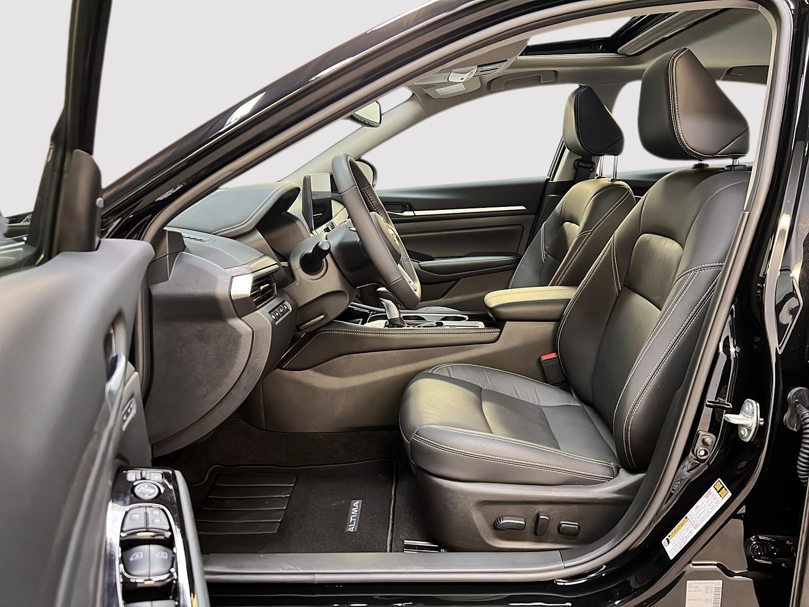 Nissan Altima PLATINUM CUIR TOIT NAV 4RM 2024 - image #7