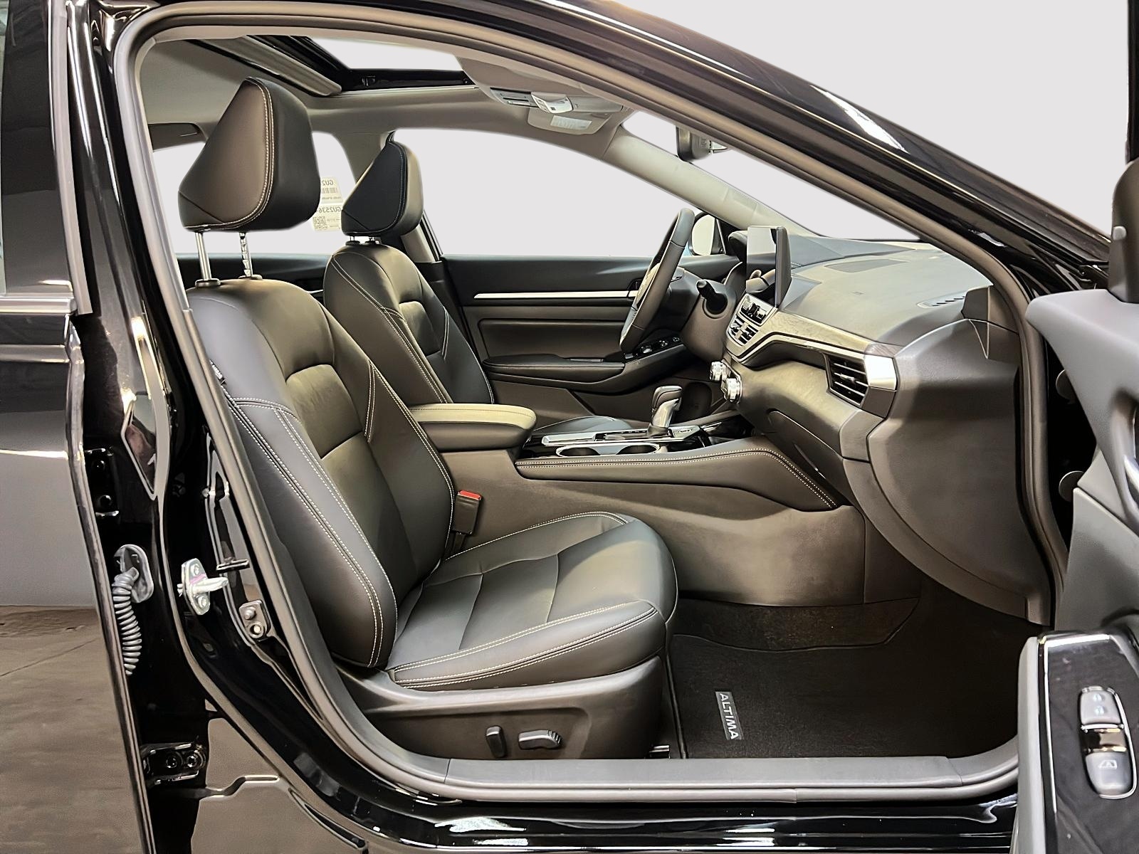 Nissan Altima PLATINUM CUIR TOIT NAV 4RM 2024 - image #8