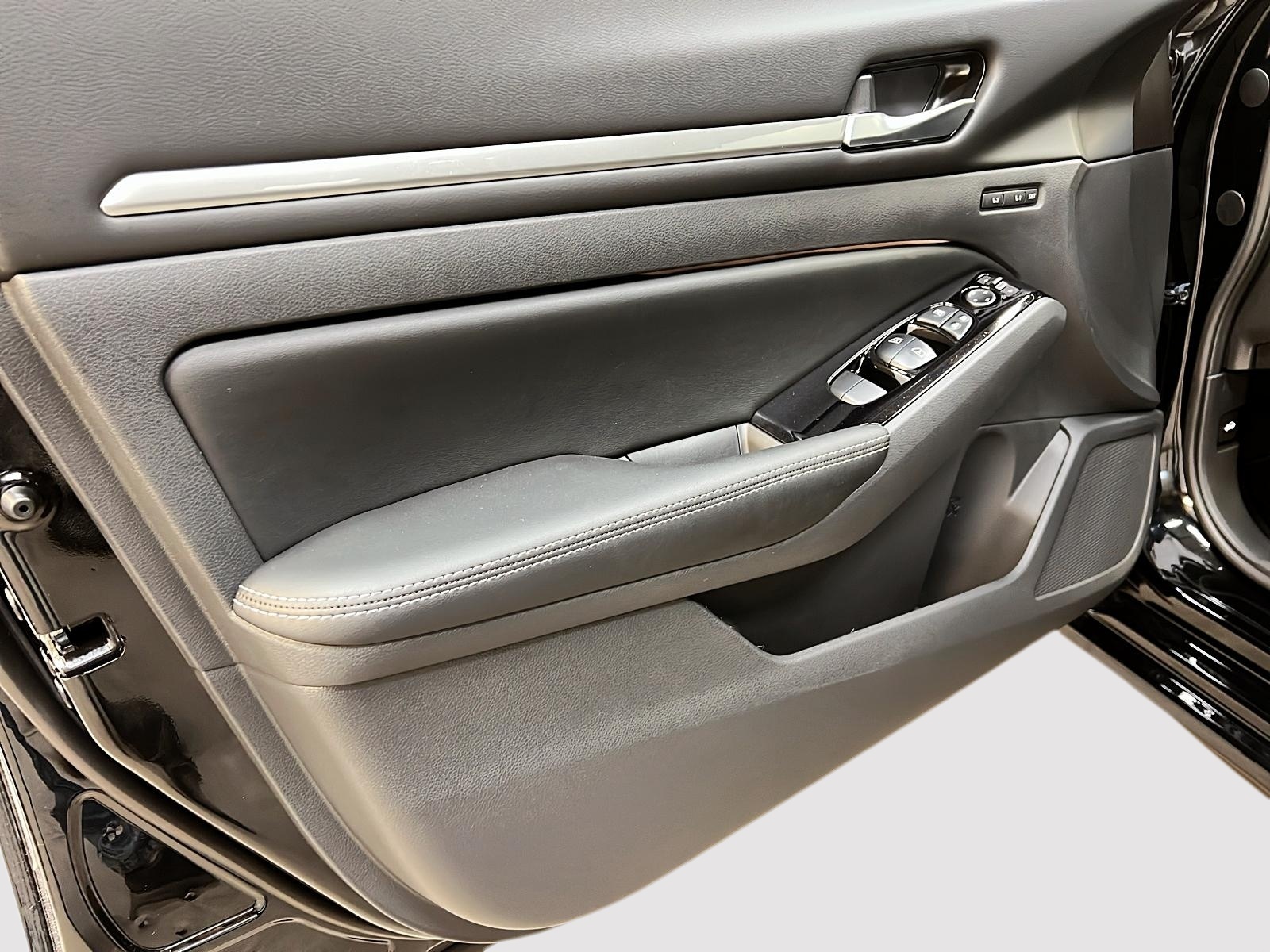 Nissan Altima PLATINUM CUIR TOIT NAV 4RM 2024 - image #24