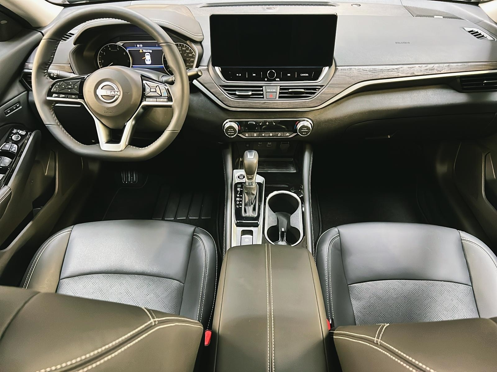 Nissan Altima PLATINUM CUIR TOIT NAV 4RM 2024 - image #11