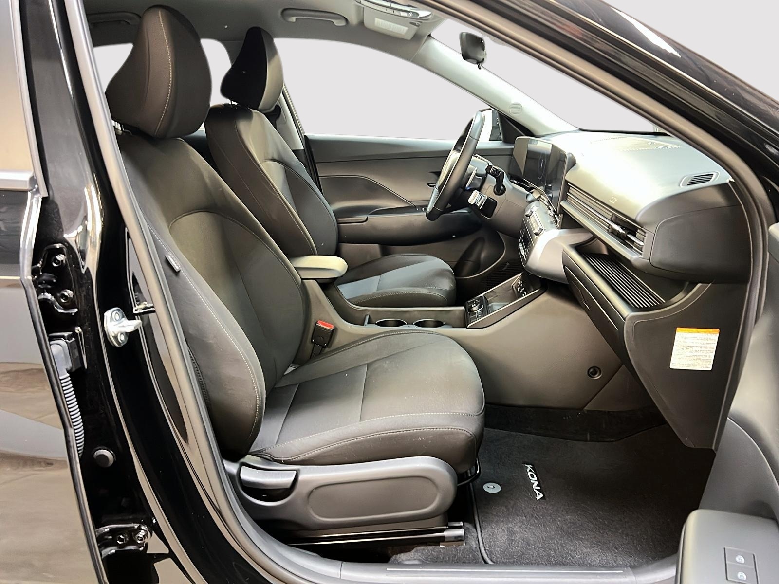 Hyundai Kona EV PREFERRED NAV 2025 - image #8
