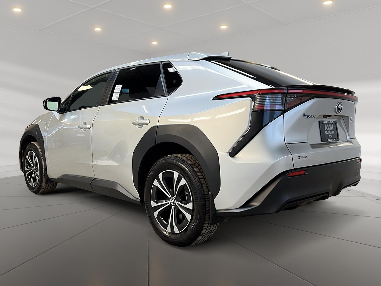Toyota bZ4X LE 2024 - image #6