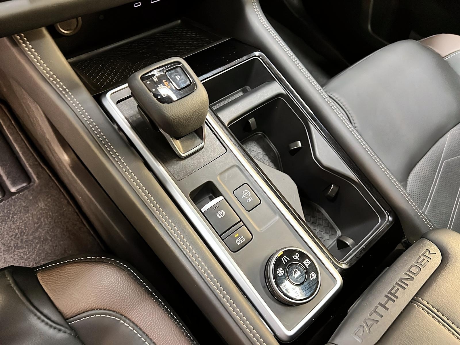 Nissan Pathfinder PLATINUM CUIR TOIT PANO NAV 4RM 2025 - image #17