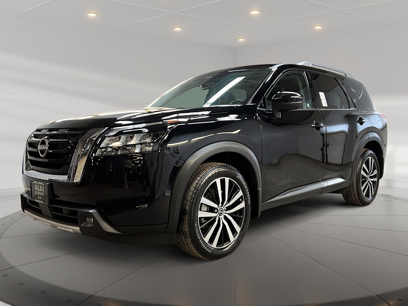 Nissan Pathfinder PLATINUM CUIR TOIT PANO NAV 4RM 2025 - image #1