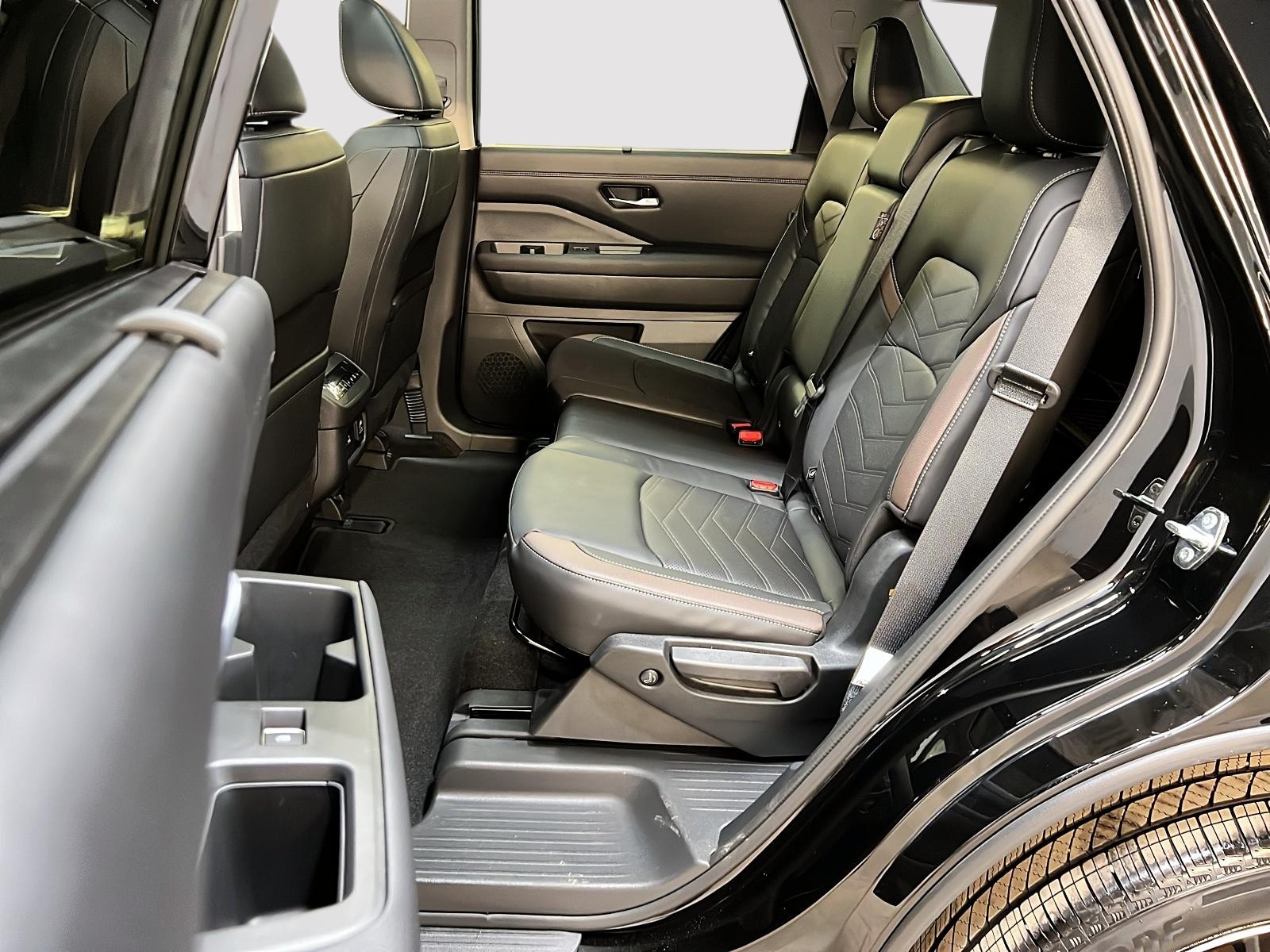 Nissan Pathfinder PLATINUM CUIR TOIT PANO NAV 4RM 2025 - image #9