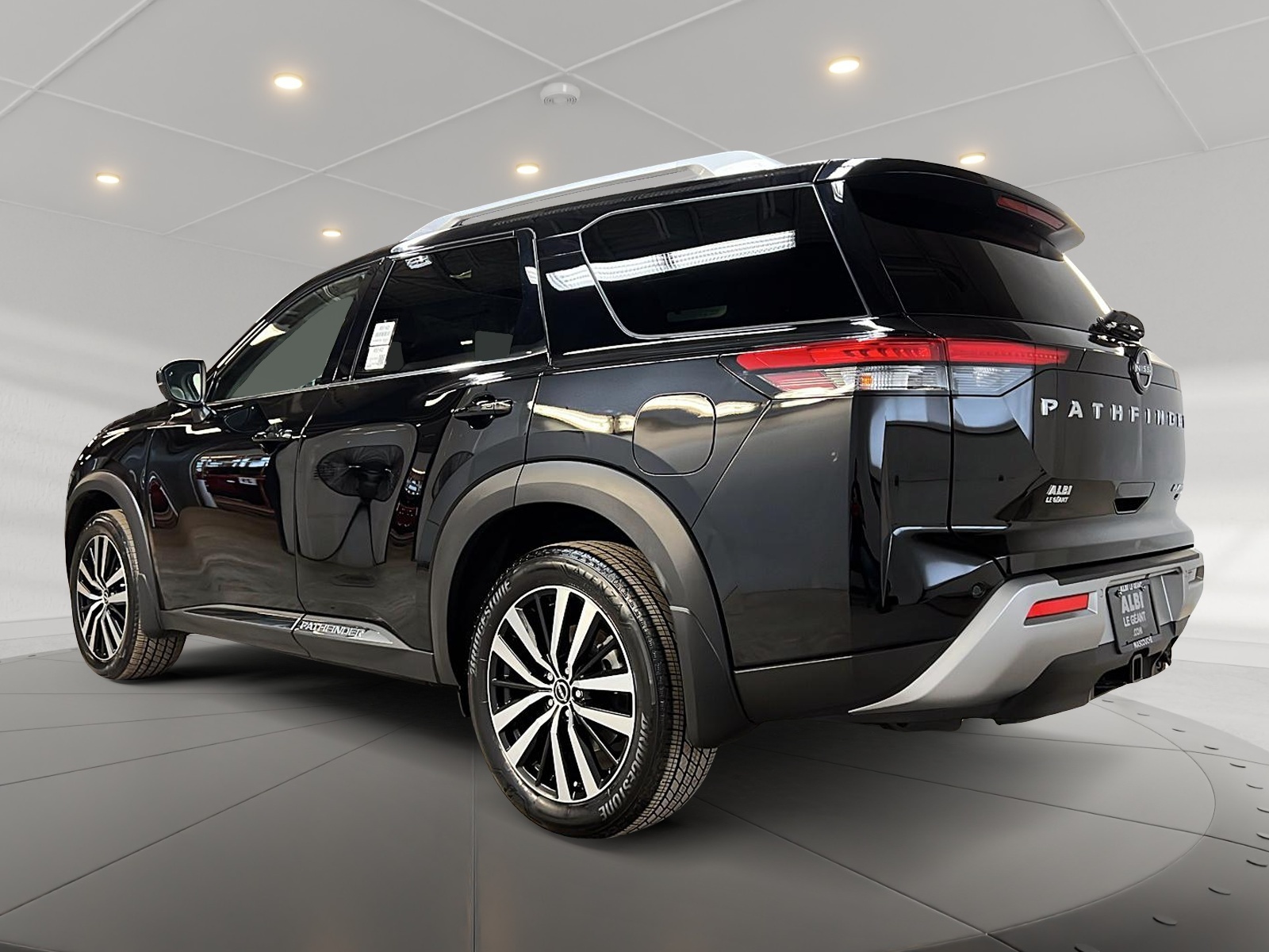 Nissan Pathfinder PLATINUM CUIR TOIT PANO NAV 4RM 2025 - image #6