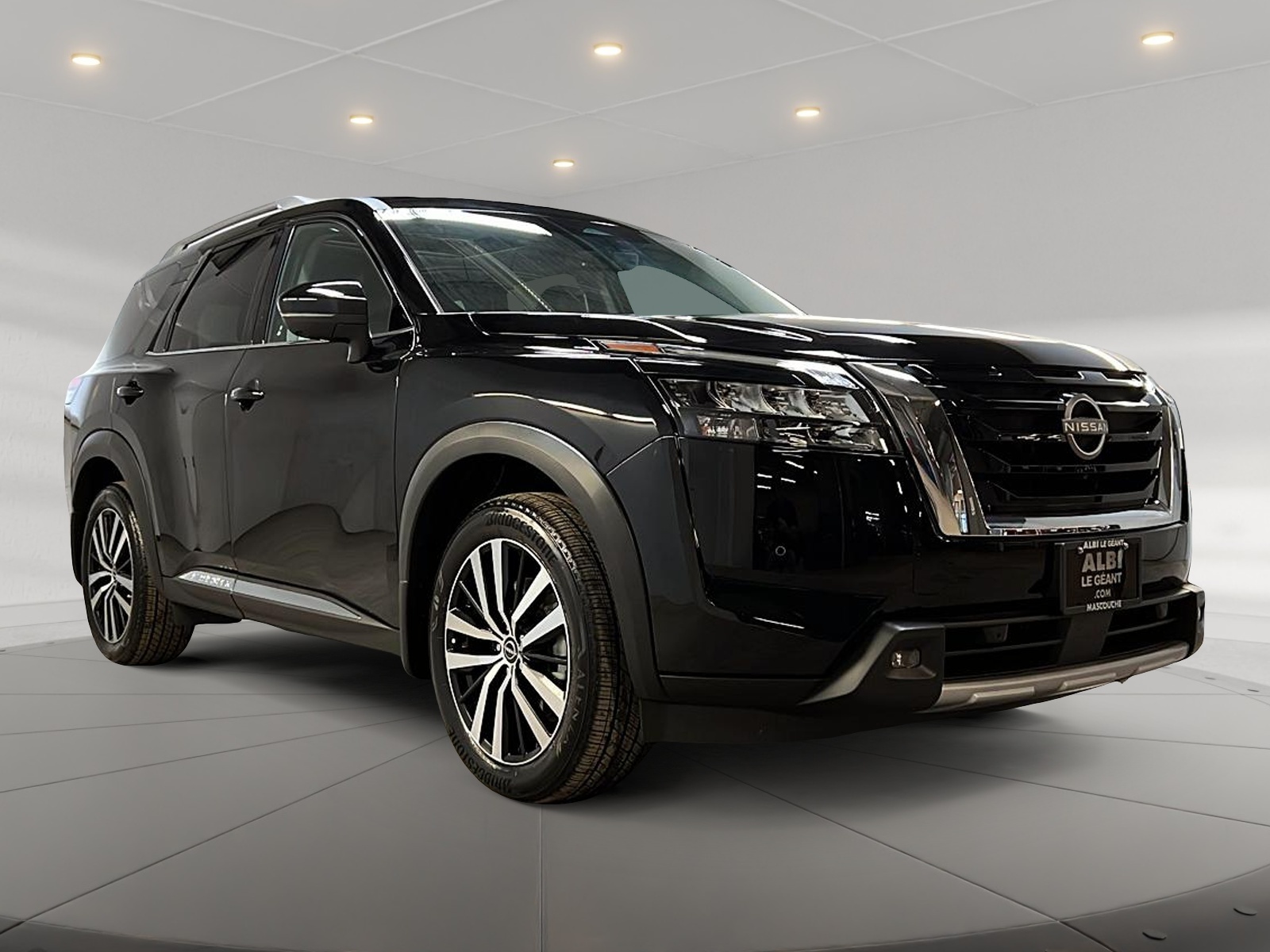 Nissan Pathfinder PLATINUM CUIR TOIT PANO NAV 4RM 2025 - image #3