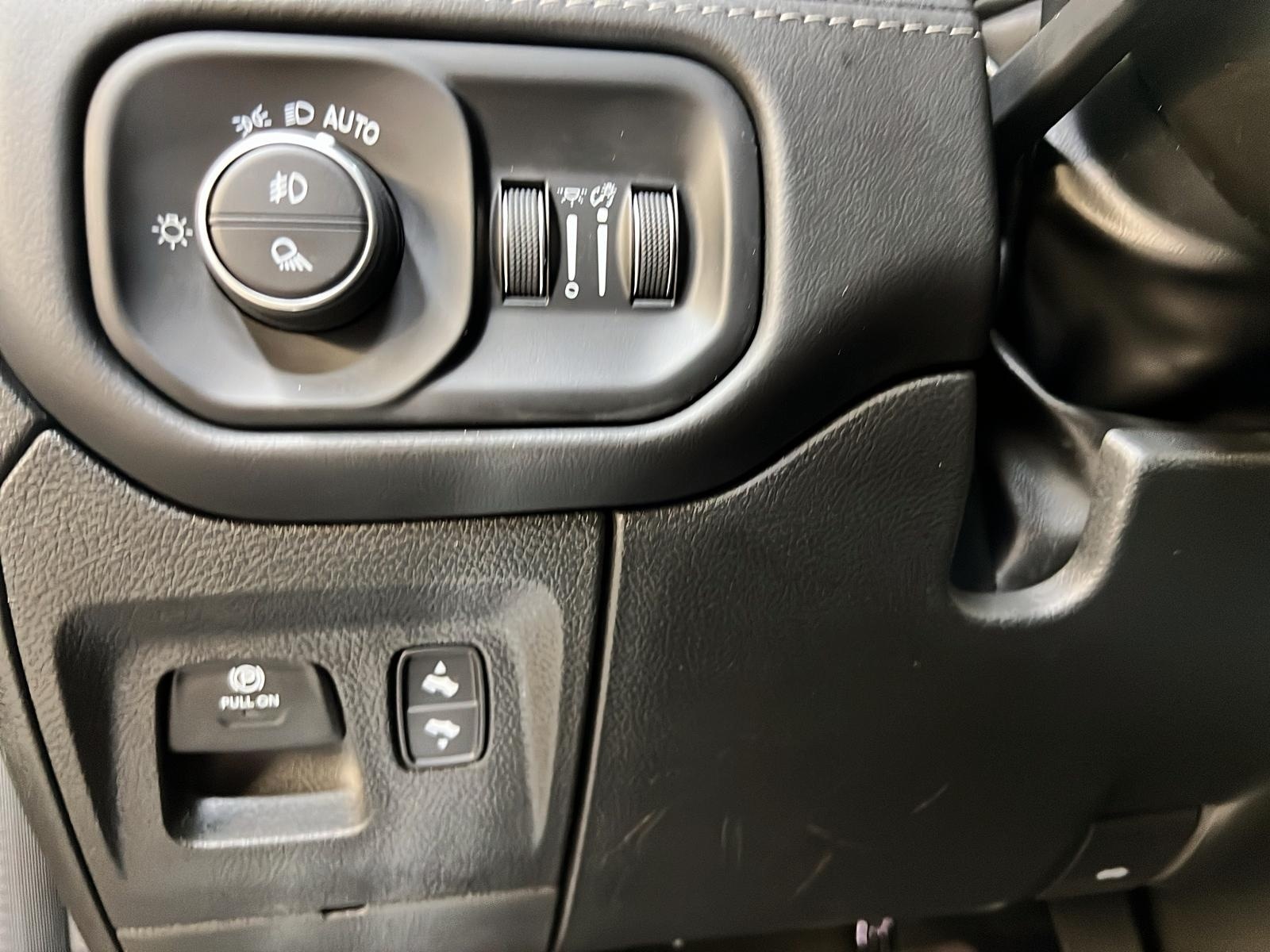 RAM 1500 LIMITED 5.7 HEMI eTORQUE CREW CAB CUIR NAV 4X4 2023 - image #21