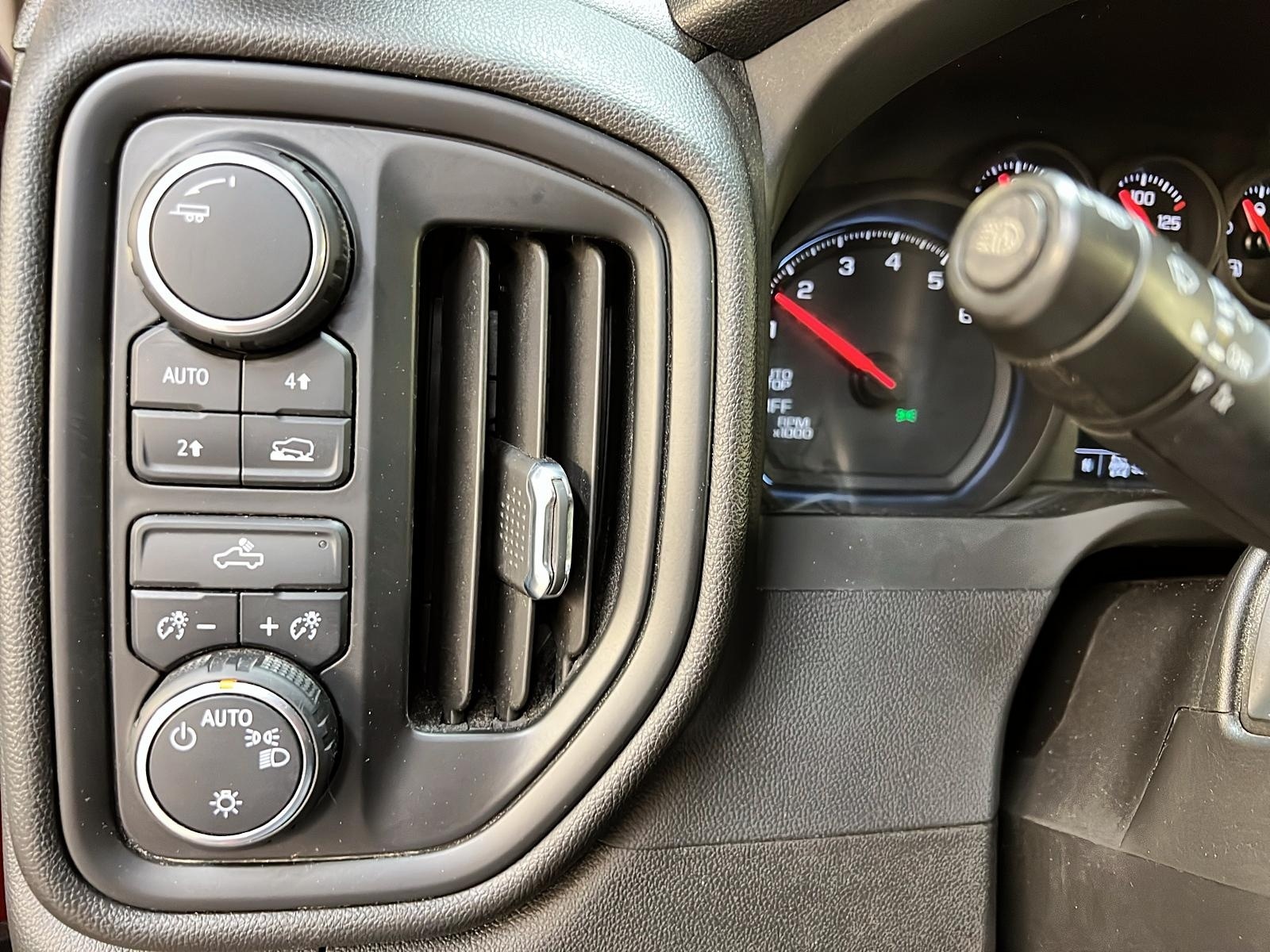 Chevrolet Silverado 1500 CUSTOM CREW CAB 4X4 2023 - image #18