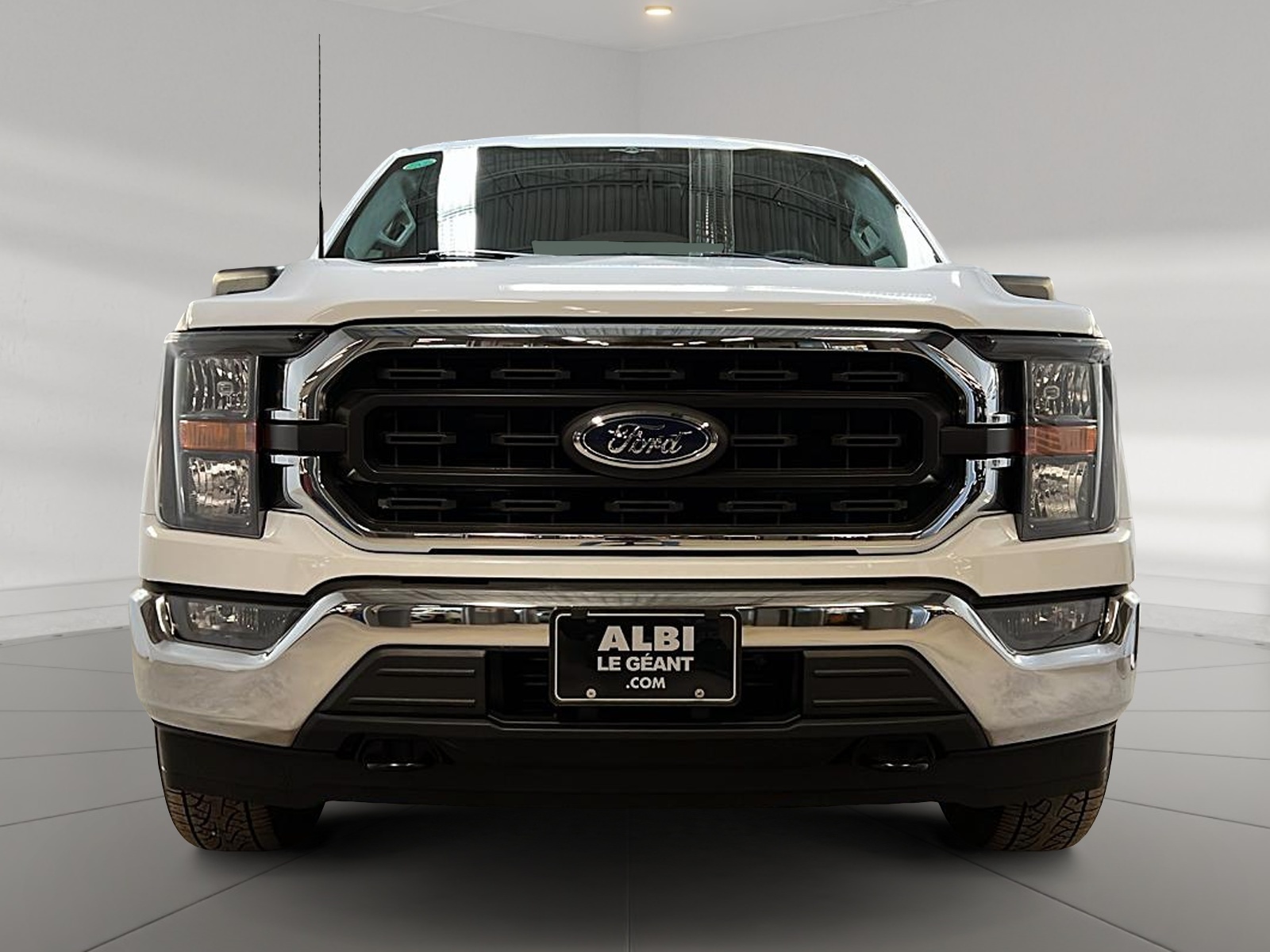 Ford F-150 XLT SUPER CREW NAV 4X4 2023 - image #2