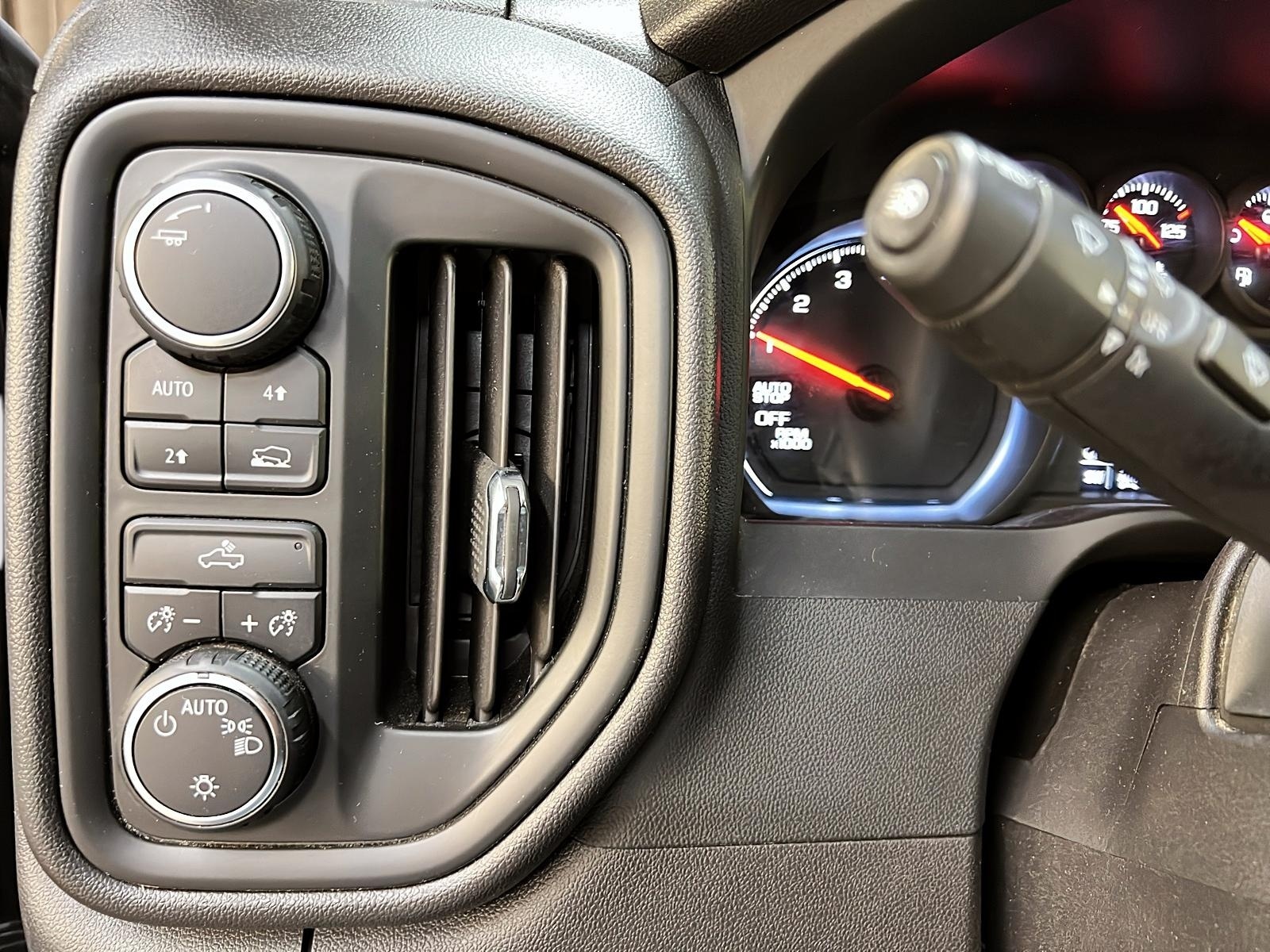 Chevrolet Silverado 1500 2023 - Image #19