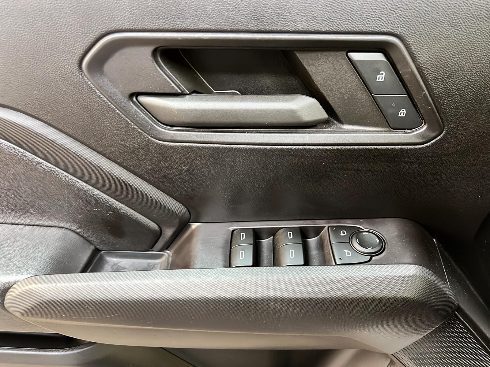 Chevrolet Colorado WT PREFERRED CREW CAB 4X4 2023 - image #22