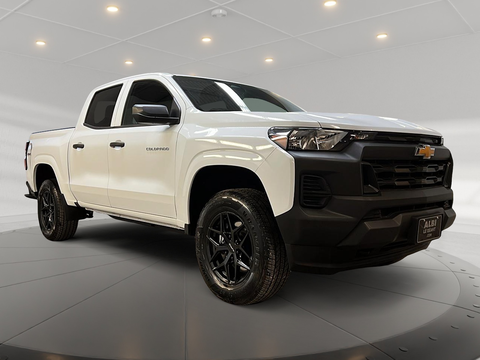 Chevrolet Colorado WT PREFERRED CREW CAB 4X4 2023 - image #3