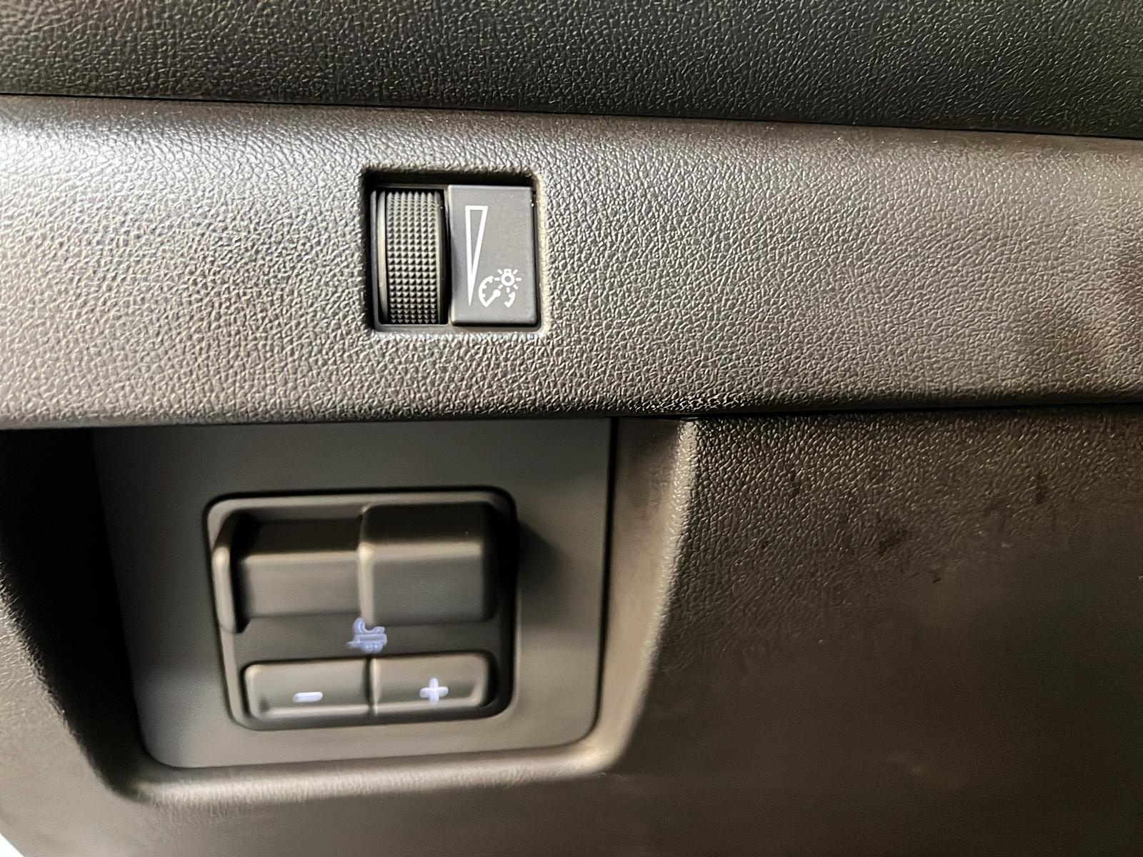 Chevrolet Colorado WT PREFERRED CREW CAB 4X4 2023 - image #21