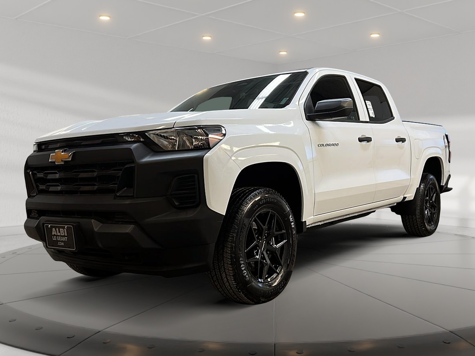 Chevrolet Colorado WT PREFERRED CREW CAB 4X4 2023 - image #1