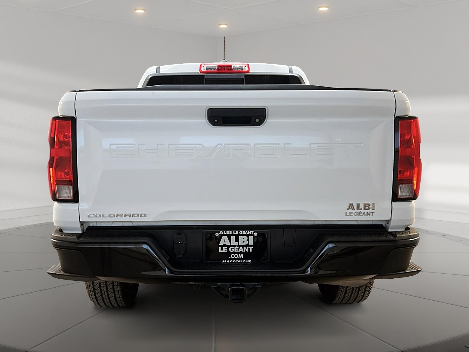 Chevrolet Colorado WT PREFERRED CREW CAB 4X4 2023 - image #5