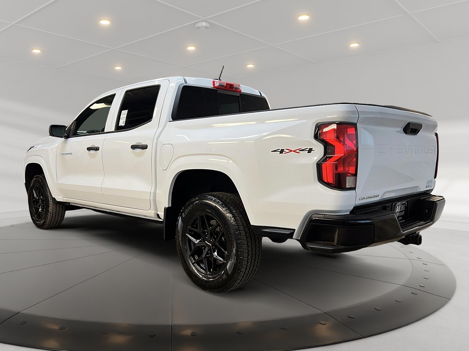 Chevrolet Colorado WT PREFERRED CREW CAB 4X4 2023 - image #6