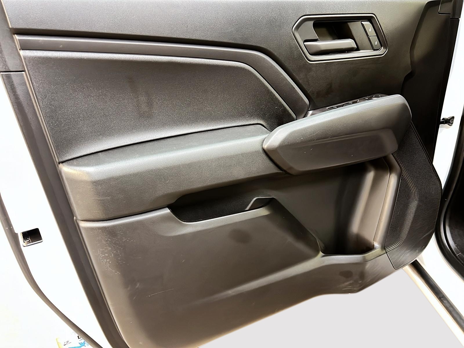 Chevrolet Colorado WT PREFERRED CREW CAB 4X4 2023 - image #23