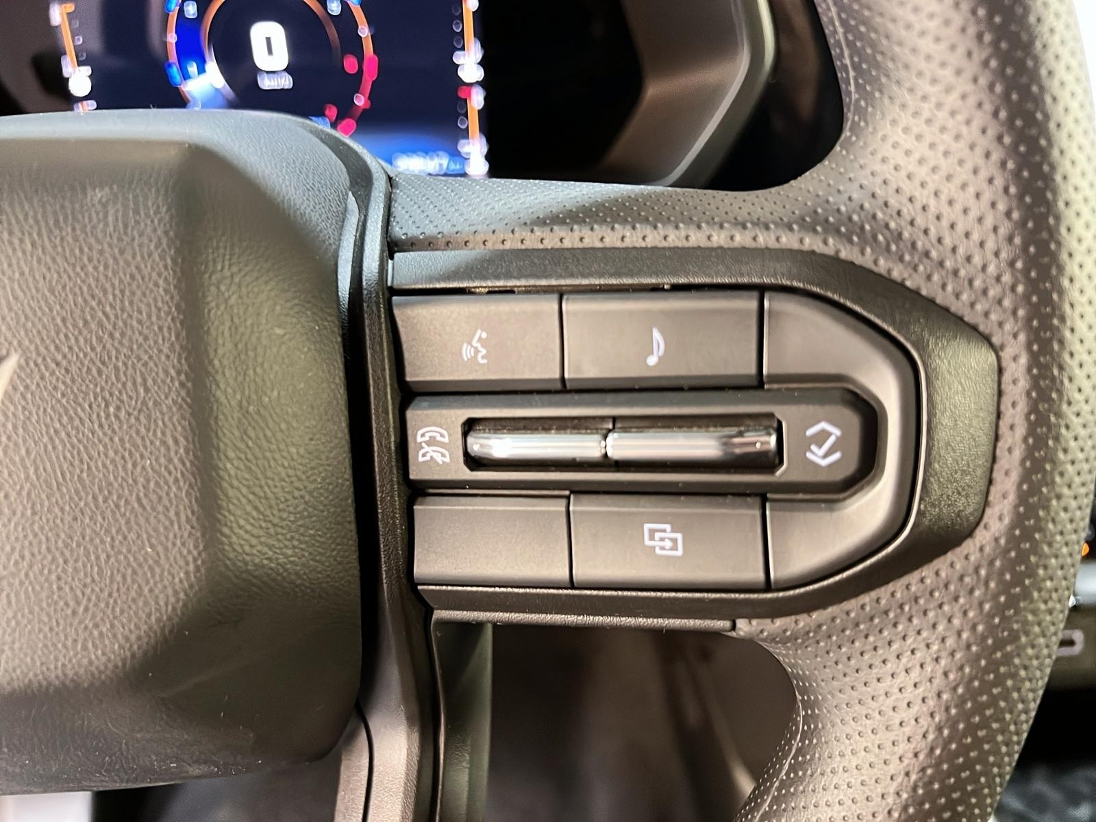 Chevrolet Colorado WT PREFERRED CREW CAB 4X4 2023 - image #19