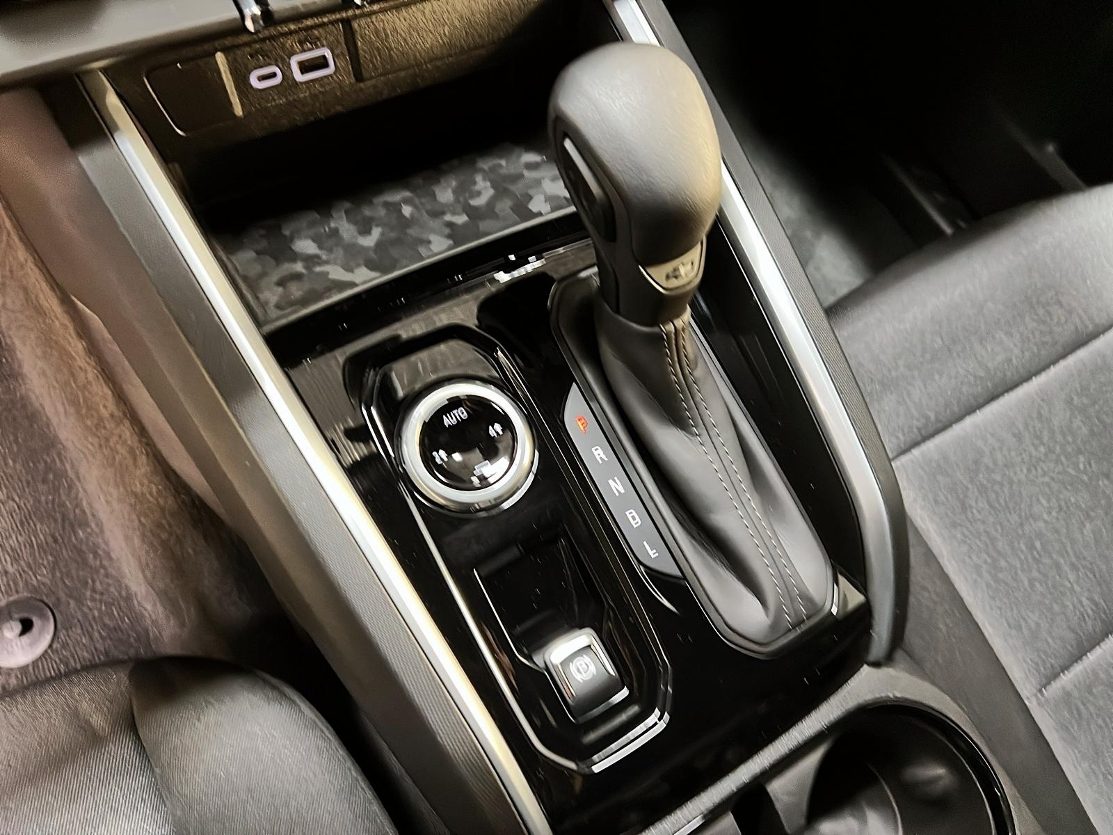 Chevrolet Colorado WT PREFERRED CREW CAB 4X4 2023 - image #13