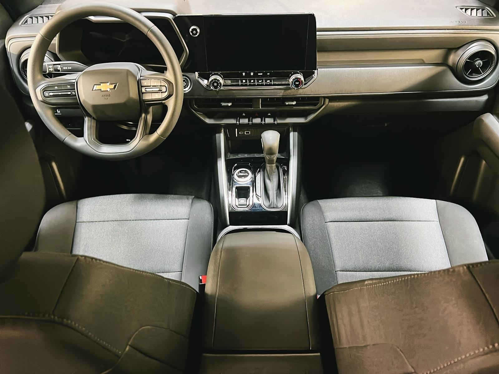 Chevrolet Colorado WT PREFERRED CREW CAB 4X4 2023 - image #10