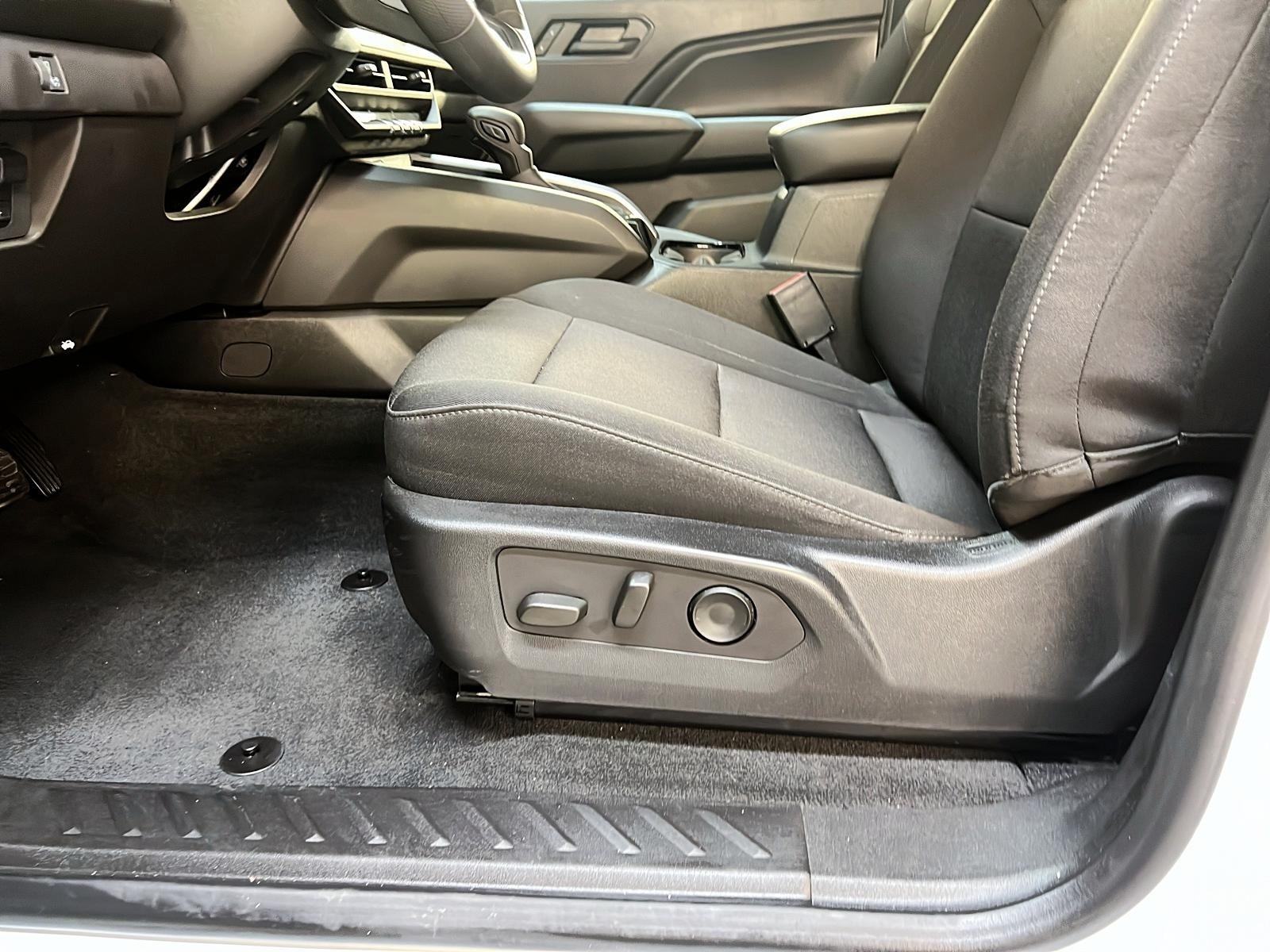 Chevrolet Colorado WT PREFERRED CREW CAB 4X4 2023 - image #24