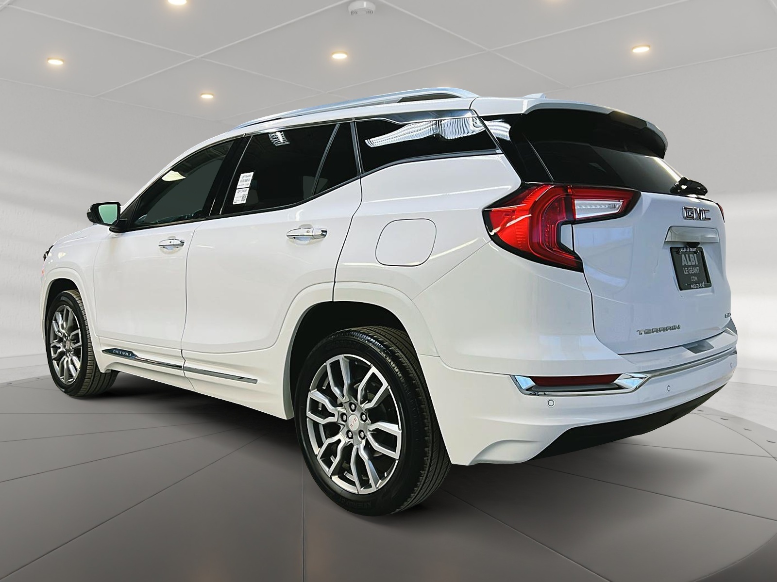 GMC Terrain 2023 - Image #6