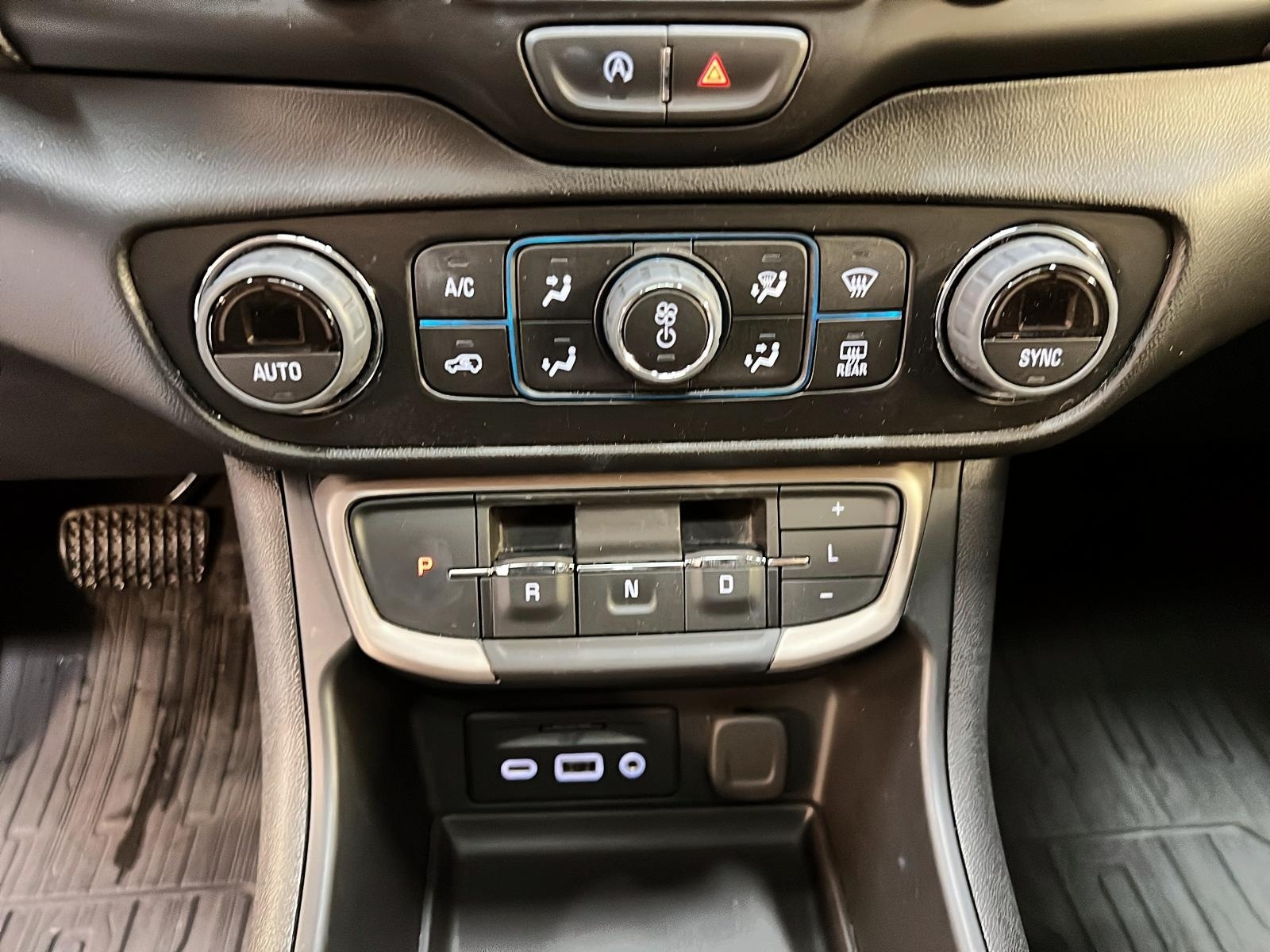 GMC Terrain 2023 - Image #16
